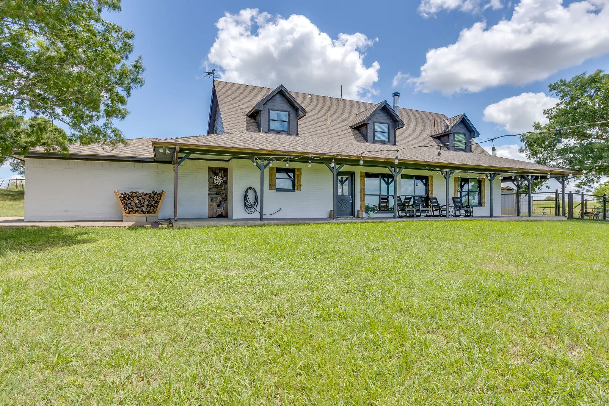 Farm For Sale in Johnson County , 11533 Fm 2258, Grandview, Texas 76050, 4 Bedroom, 3 Bathroom, 2 Garage spaces, 2,372 Sqft, built in 1989, mls#21281637, Real Estate Agent in Grandview, Homes For Sale in Johnson county, Homes For Sale in Grandview, Realtor in Grandview Texas, Real Estate Brokerage Independent Realty Texas, Luminita Cordes Realtor