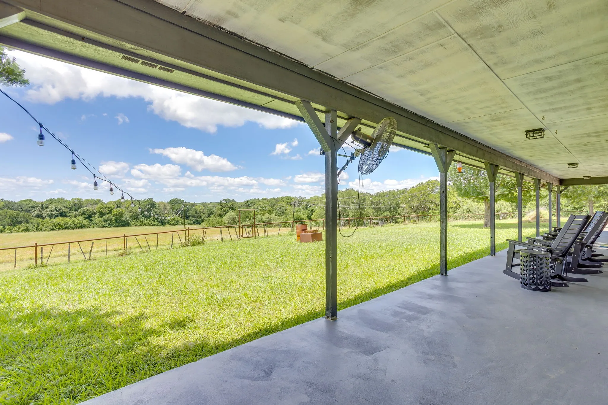 Farm For Sale in Johnson County , 11533 Fm 2258, Grandview, Texas 76050, 4 Bedroom, 3 Bathroom, 2 Garage spaces, 2,372 Sqft, built in 1989, mls#21281637, Real Estate Agent in Grandview, Homes For Sale in Johnson county, Homes For Sale in Grandview, Realtor in Grandview Texas, Real Estate Brokerage Independent Realty Texas, Luminita Cordes Realtor