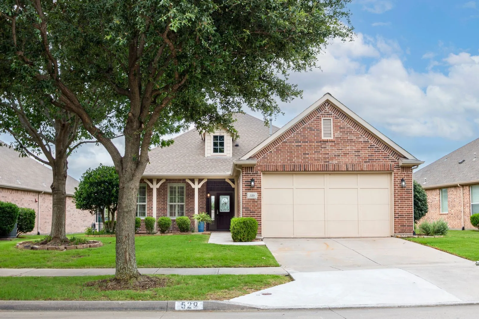 Single Family Residence For Sale in Denton County , 529 Burnswick Isles Way, Frisco, Texas 75036, 2 Bedroom, 2 Bathroom, 2 Garage spaces, 1,652 Sqft, built in 2007, mls#21302926, Real Estate Agent in Frisco, Homes For Sale in Denton county, Homes For Sale in Frisco, Realtor in Frisco Texas, Real Estate Brokerage Independent Realty Texas, Luminita Cordes Realtor