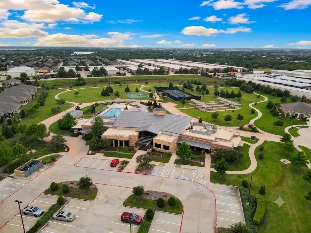 Single Family Residence For Sale in Denton County , 529 Burnswick Isles Way, Frisco, Texas 75036, 2 Bedroom, 2 Bathroom, 2 Garage spaces, 1,652 Sqft, built in 2007, mls#21302926, Real Estate Agent in Frisco, Homes For Sale in Denton county, Homes For Sale in Frisco, Realtor in Frisco Texas, Real Estate Brokerage Independent Realty Texas, Luminita Cordes Realtor