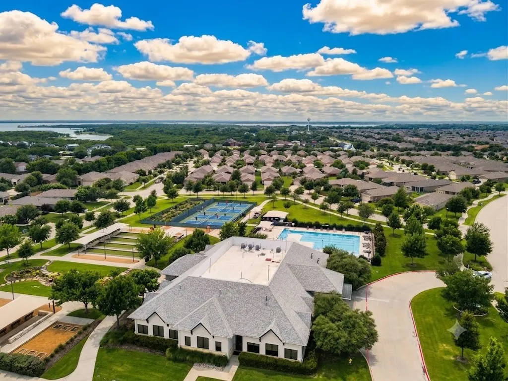 Single Family Residence For Sale in Denton County , 529 Burnswick Isles Way, Frisco, Texas 75036, 2 Bedroom, 2 Bathroom, 2 Garage spaces, 1,652 Sqft, built in 2007, mls#21302926, Real Estate Agent in Frisco, Homes For Sale in Denton county, Homes For Sale in Frisco, Realtor in Frisco Texas, Real Estate Brokerage Independent Realty Texas, Luminita Cordes Realtor