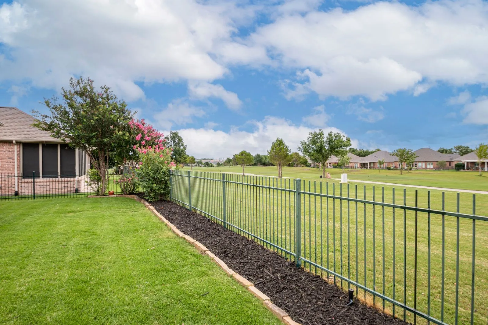 Single Family Residence For Sale in Denton County , 529 Burnswick Isles Way, Frisco, Texas 75036, 2 Bedroom, 2 Bathroom, 2 Garage spaces, 1,652 Sqft, built in 2007, mls#21302926, Real Estate Agent in Frisco, Homes For Sale in Denton county, Homes For Sale in Frisco, Realtor in Frisco Texas, Real Estate Brokerage Independent Realty Texas, Luminita Cordes Realtor