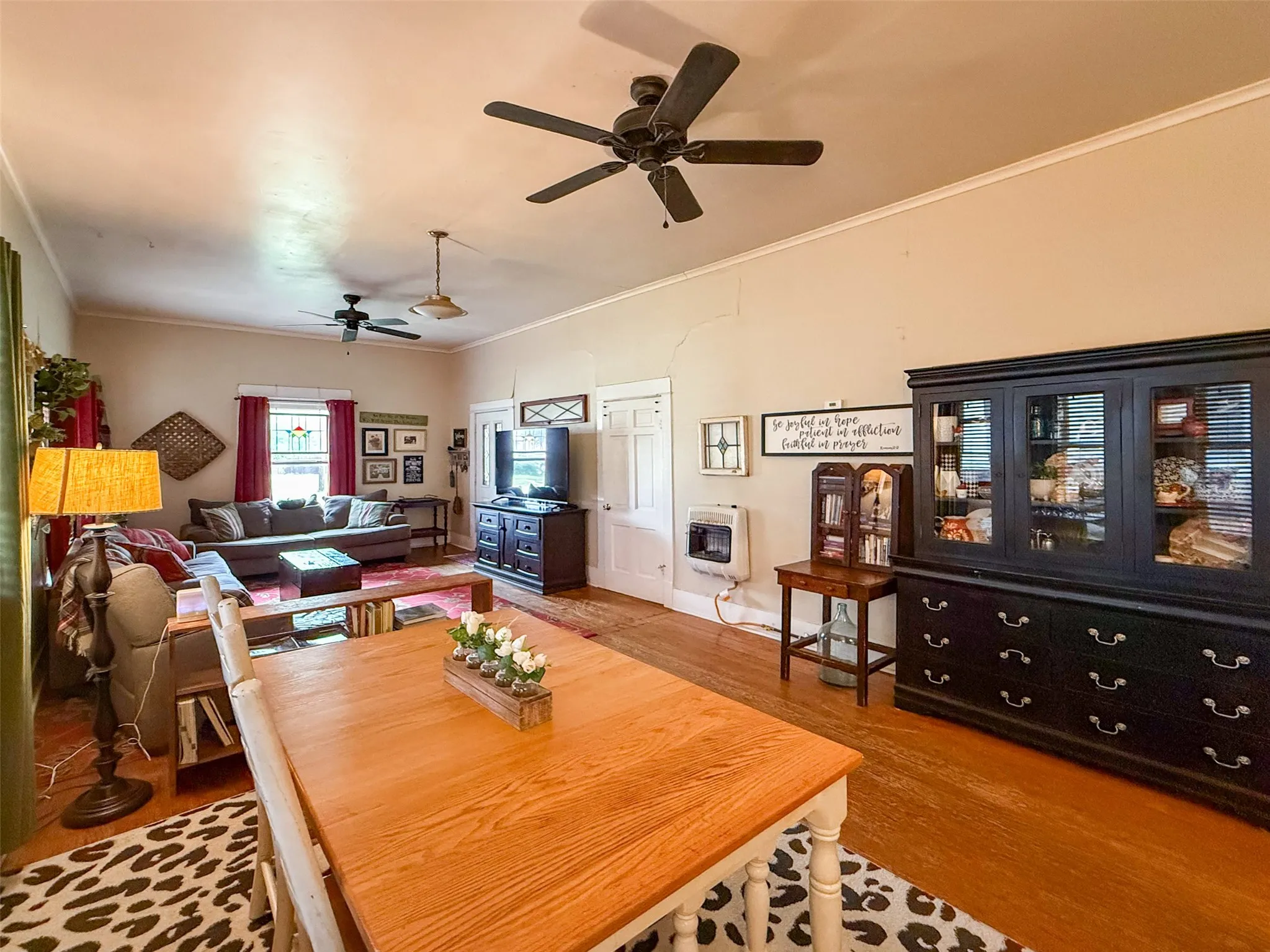 Single Family Residence For Sale in Denton County , 1309 N Austin Street, Denton, Texas 76201, 3 Bedroom, 2 Bathroom, Garage spaces, 1,486 Sqft, built in 1959, mls#21301892, Real Estate Agent in Denton, Homes For Sale in Denton county, Homes For Sale in Denton, Realtor in Denton Texas, Real Estate Brokerage Independent Realty Texas, Luminita Cordes Realtor