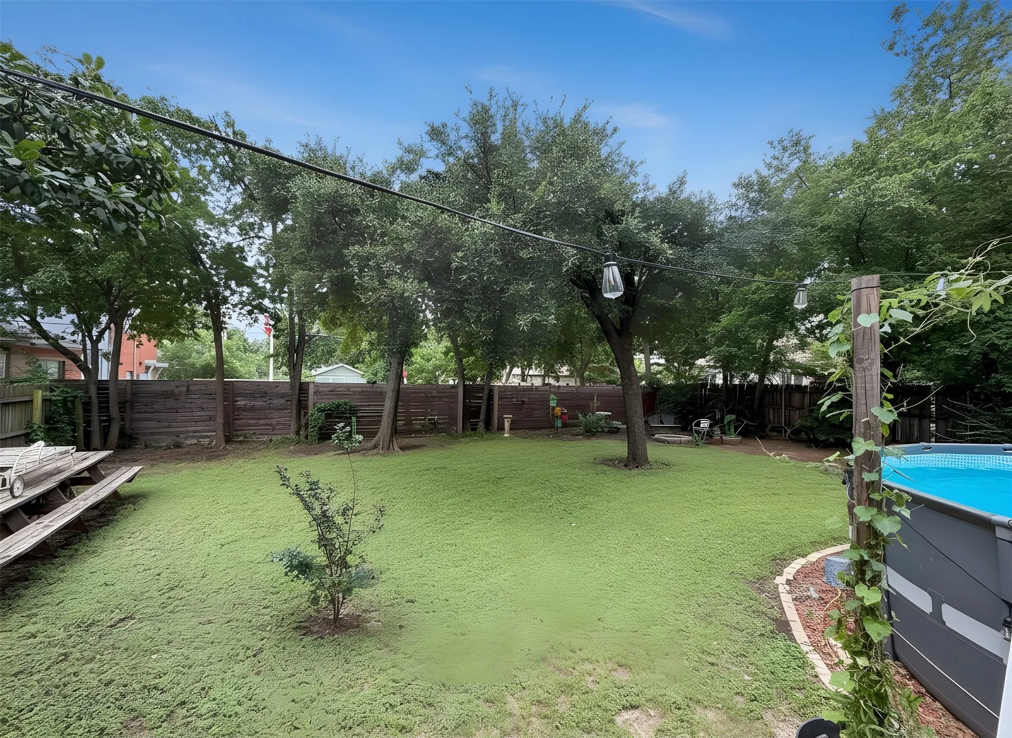 Single Family Residence For Sale in Denton County , 1309 N Austin Street, Denton, Texas 76201, 3 Bedroom, 2 Bathroom, Garage spaces, 1,486 Sqft, built in 1959, mls#21301892, Real Estate Agent in Denton, Homes For Sale in Denton county, Homes For Sale in Denton, Realtor in Denton Texas, Real Estate Brokerage Independent Realty Texas, Luminita Cordes Realtor