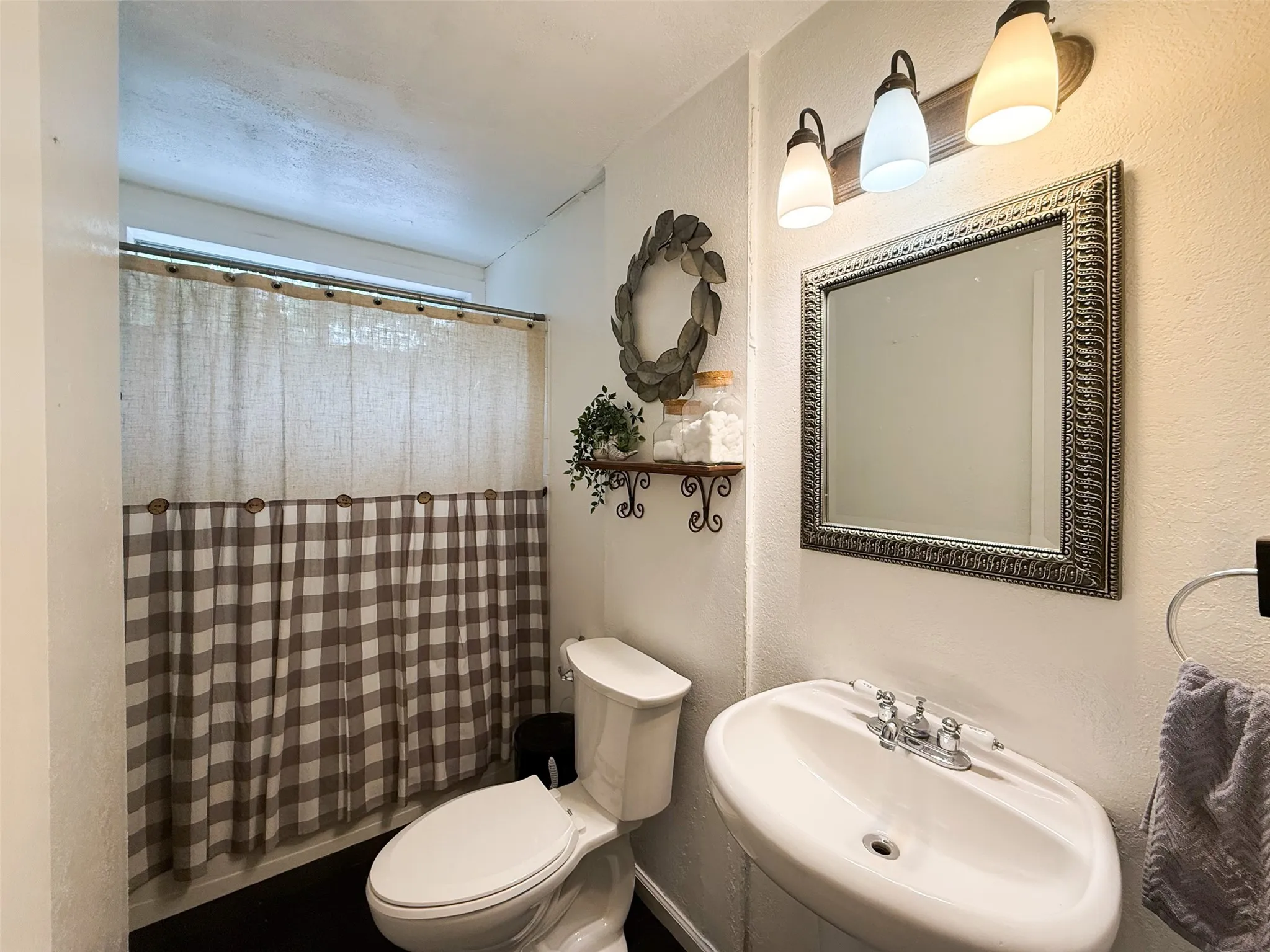Single Family Residence For Sale in Denton County , 1309 N Austin Street, Denton, Texas 76201, 3 Bedroom, 2 Bathroom, Garage spaces, 1,486 Sqft, built in 1959, mls#21301892, Real Estate Agent in Denton, Homes For Sale in Denton county, Homes For Sale in Denton, Realtor in Denton Texas, Real Estate Brokerage Independent Realty Texas, Luminita Cordes Realtor