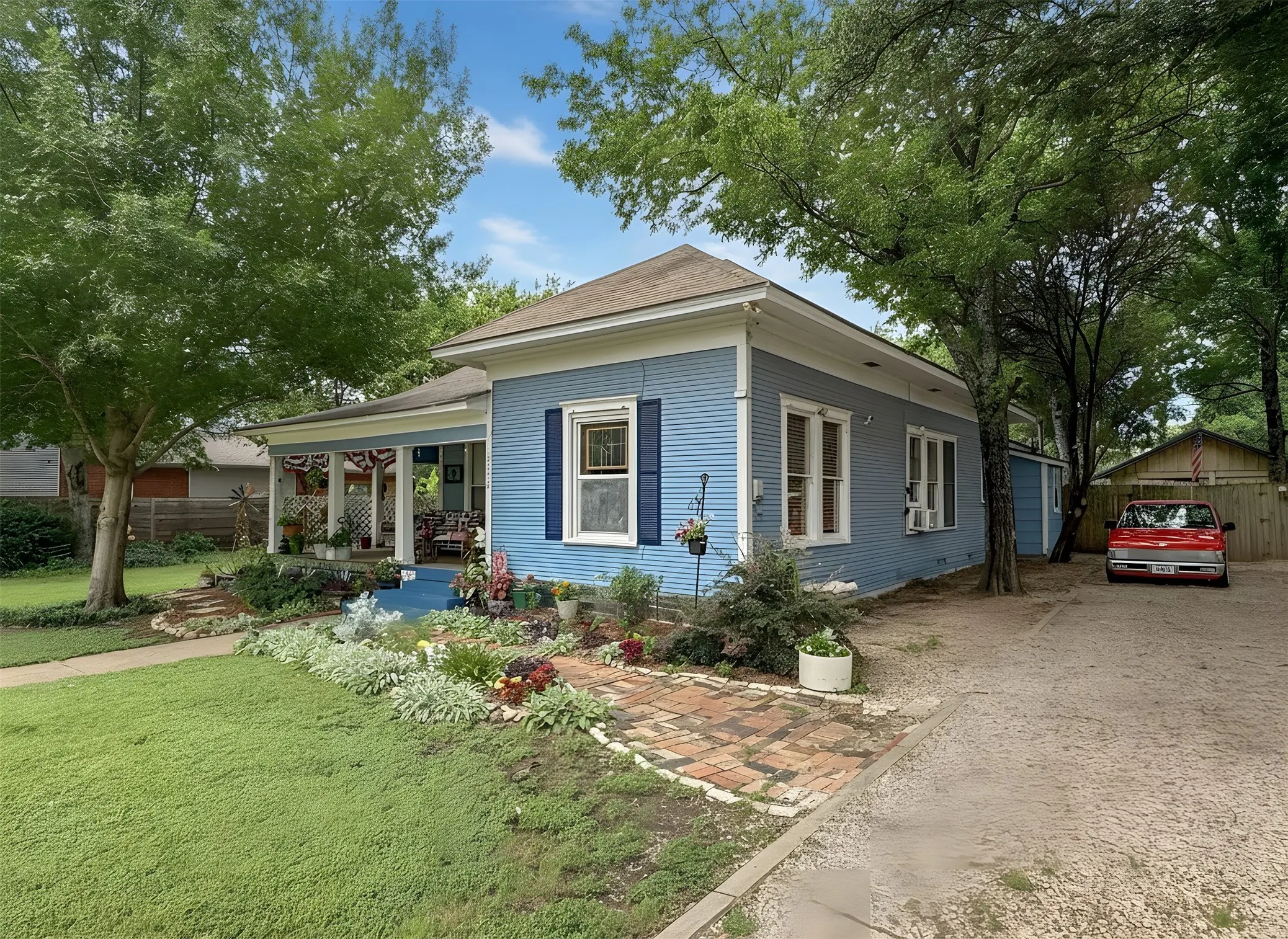 Single Family Residence For Sale in Denton County , 1309 N Austin Street, Denton, Texas 76201, 3 Bedroom, 2 Bathroom, Garage spaces, 1,486 Sqft, built in 1959, mls#21301892, Real Estate Agent in Denton, Homes For Sale in Denton county, Homes For Sale in Denton, Realtor in Denton Texas, Real Estate Brokerage Independent Realty Texas, Luminita Cordes Realtor