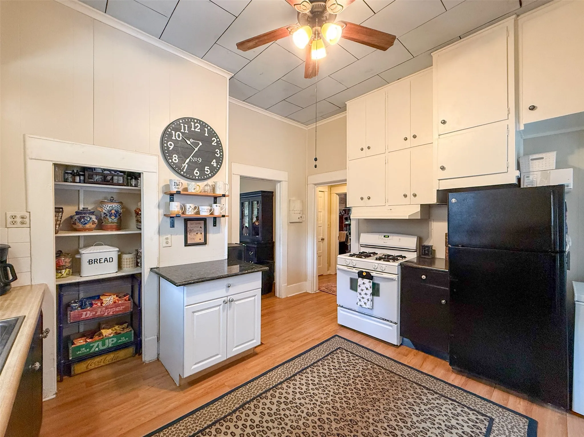Single Family Residence For Sale in Denton County , 1309 N Austin Street, Denton, Texas 76201, 3 Bedroom, 2 Bathroom, Garage spaces, 1,486 Sqft, built in 1959, mls#21301892, Real Estate Agent in Denton, Homes For Sale in Denton county, Homes For Sale in Denton, Realtor in Denton Texas, Real Estate Brokerage Independent Realty Texas, Luminita Cordes Realtor