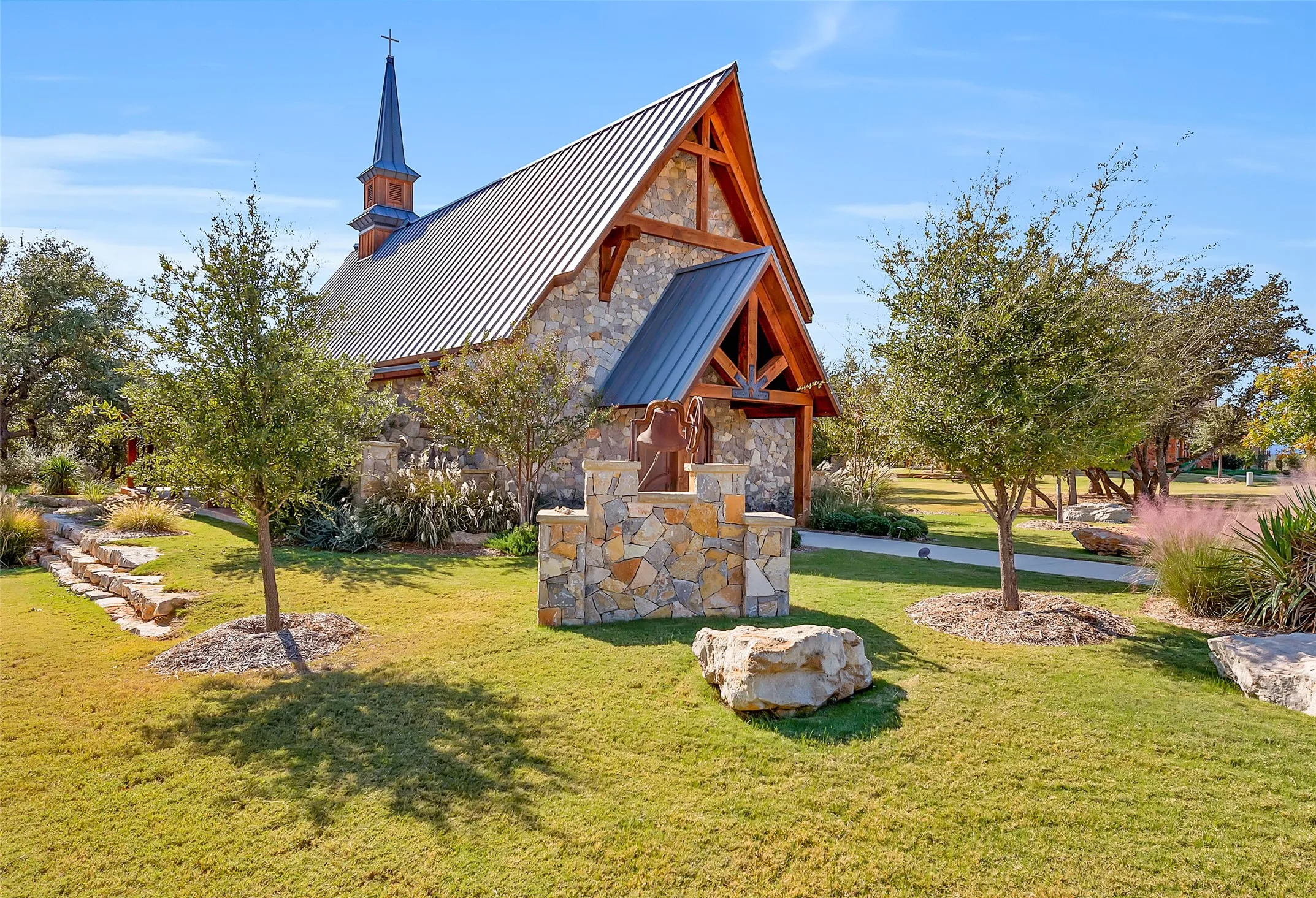 Single Family Residence For Sale in Palo Pinto County , 1029 Chapel Ridge Road, Graford, Texas 76449, 3 Bedroom, 4 Bathroom, 1 Garage spaces, 1,941 Sqft, built in 2011, mls#21297147, Real Estate Agent in Graford, Homes For Sale in Palo Pinto county, Homes For Sale in Graford, Realtor in Graford Texas, Real Estate Brokerage Independent Realty Texas, Luminita Cordes Realtor