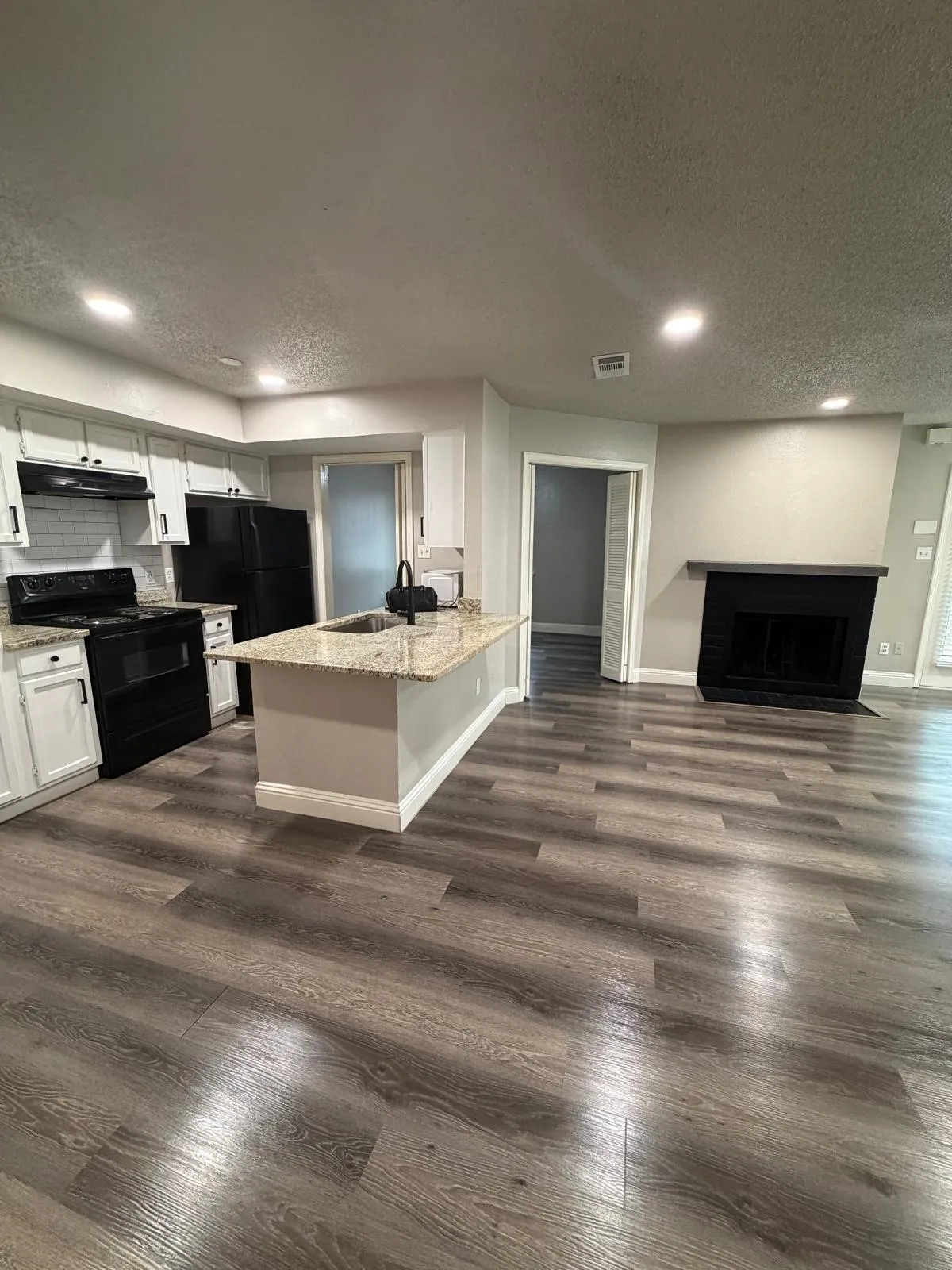 Townhouse For Sale in Tarrant County , 2304 Balsam Drive E107, Arlington, Texas 76006, 2 Bedroom, 1 Bathroom, Garage spaces, 808 Sqft, built in 1981, mls#21300283, Real Estate Agent in Arlington, Homes For Sale in Tarrant county, Homes For Sale in Arlington, Realtor in Arlington Texas, Real Estate Brokerage Independent Realty Texas, Luminita Cordes Realtor