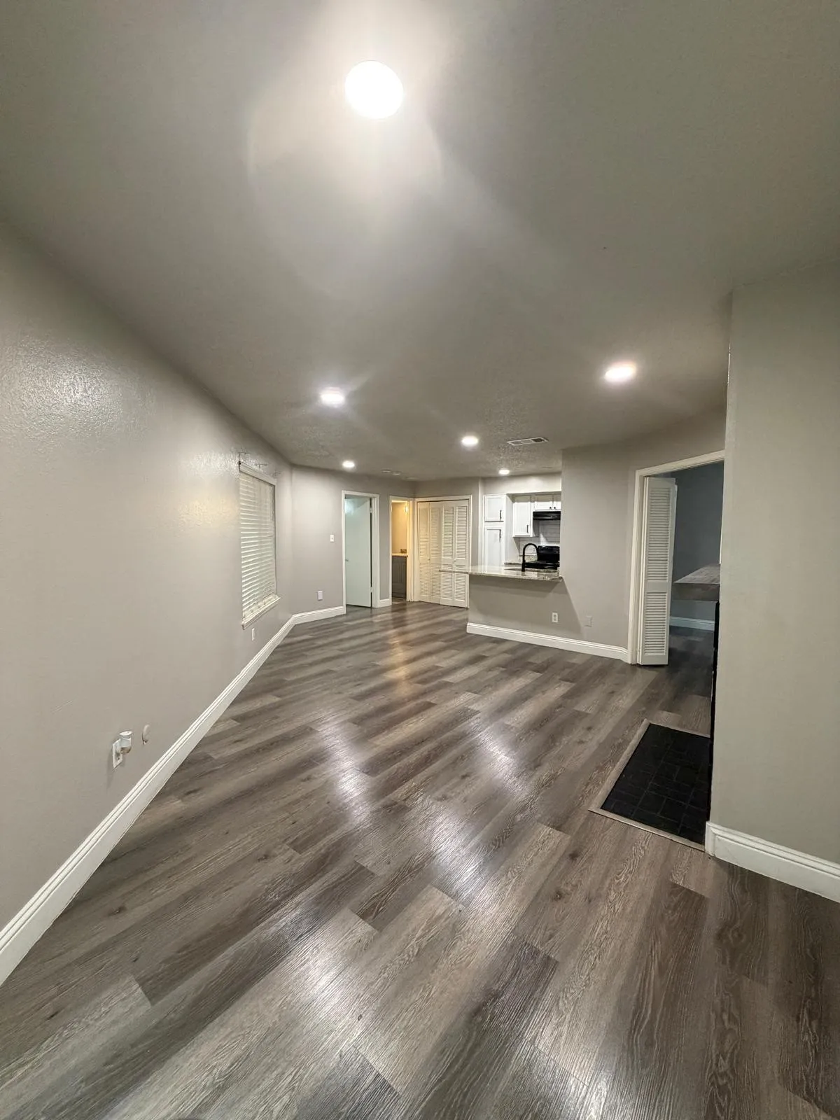 Townhouse For Sale in Tarrant County , 2304 Balsam Drive E107, Arlington, Texas 76006, 2 Bedroom, 1 Bathroom, Garage spaces, 808 Sqft, built in 1981, mls#21300283, Real Estate Agent in Arlington, Homes For Sale in Tarrant county, Homes For Sale in Arlington, Realtor in Arlington Texas, Real Estate Brokerage Independent Realty Texas, Luminita Cordes Realtor