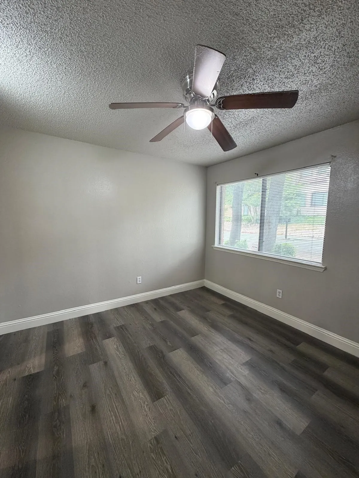 Townhouse For Sale in Tarrant County , 2304 Balsam Drive E107, Arlington, Texas 76006, 2 Bedroom, 1 Bathroom, Garage spaces, 808 Sqft, built in 1981, mls#21300283, Real Estate Agent in Arlington, Homes For Sale in Tarrant county, Homes For Sale in Arlington, Realtor in Arlington Texas, Real Estate Brokerage Independent Realty Texas, Luminita Cordes Realtor