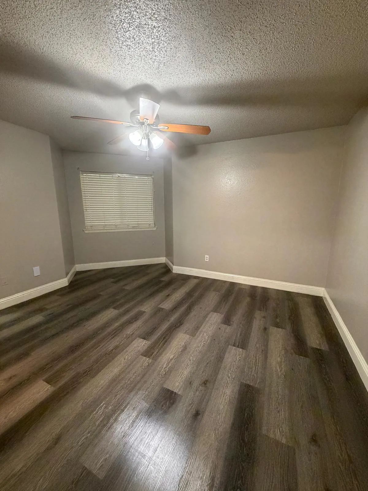Townhouse For Sale in Tarrant County , 2304 Balsam Drive E107, Arlington, Texas 76006, 2 Bedroom, 1 Bathroom, Garage spaces, 808 Sqft, built in 1981, mls#21300283, Real Estate Agent in Arlington, Homes For Sale in Tarrant county, Homes For Sale in Arlington, Realtor in Arlington Texas, Real Estate Brokerage Independent Realty Texas, Luminita Cordes Realtor