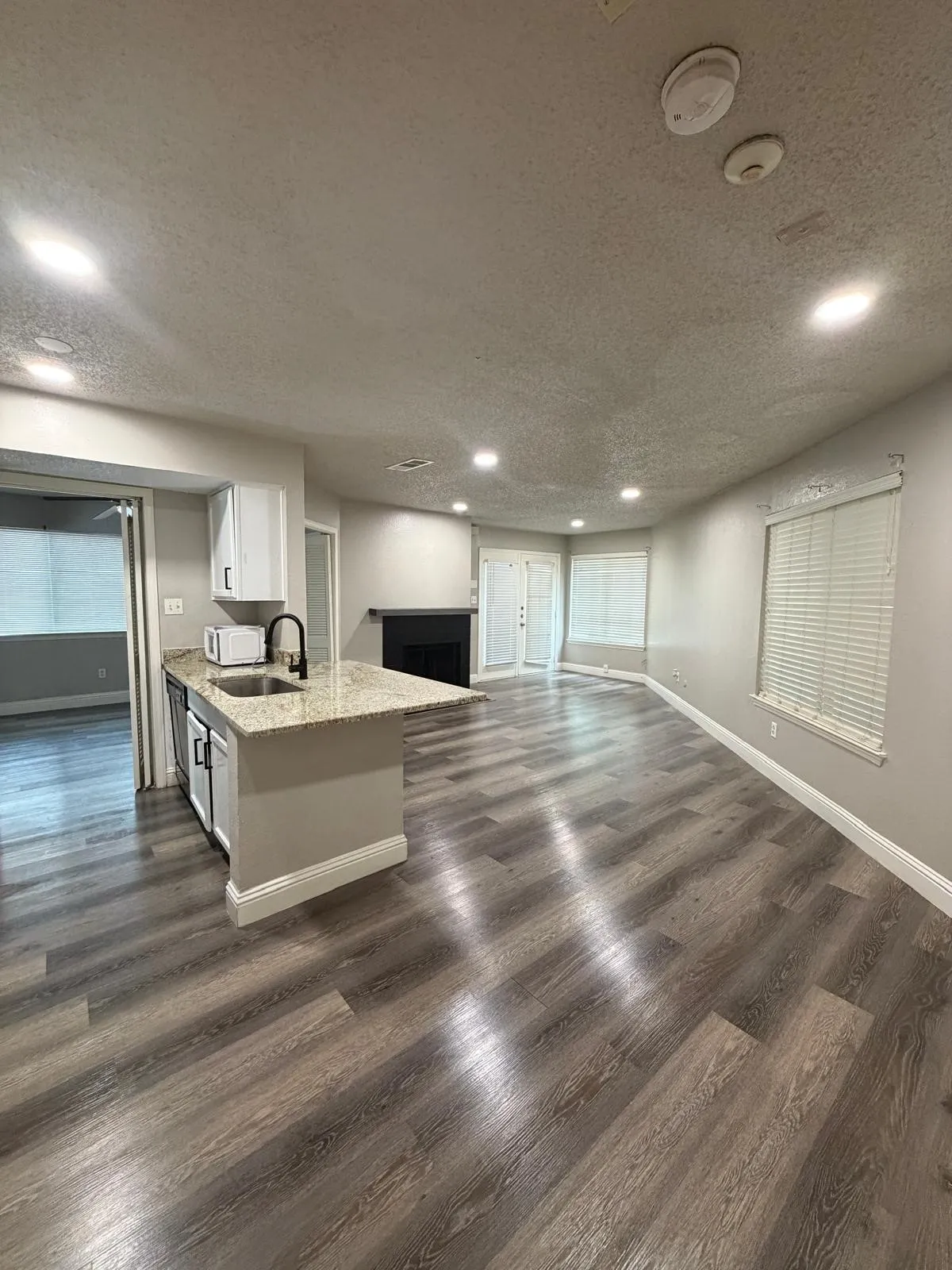Townhouse For Sale in Tarrant County , 2304 Balsam Drive E107, Arlington, Texas 76006, 2 Bedroom, 1 Bathroom, Garage spaces, 808 Sqft, built in 1981, mls#21300283, Real Estate Agent in Arlington, Homes For Sale in Tarrant county, Homes For Sale in Arlington, Realtor in Arlington Texas, Real Estate Brokerage Independent Realty Texas, Luminita Cordes Realtor