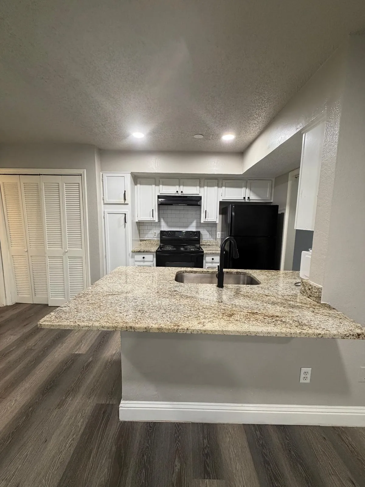 Townhouse For Sale in Tarrant County , 2304 Balsam Drive E107, Arlington, Texas 76006, 2 Bedroom, 1 Bathroom, Garage spaces, 808 Sqft, built in 1981, mls#21300283, Real Estate Agent in Arlington, Homes For Sale in Tarrant county, Homes For Sale in Arlington, Realtor in Arlington Texas, Real Estate Brokerage Independent Realty Texas, Luminita Cordes Realtor