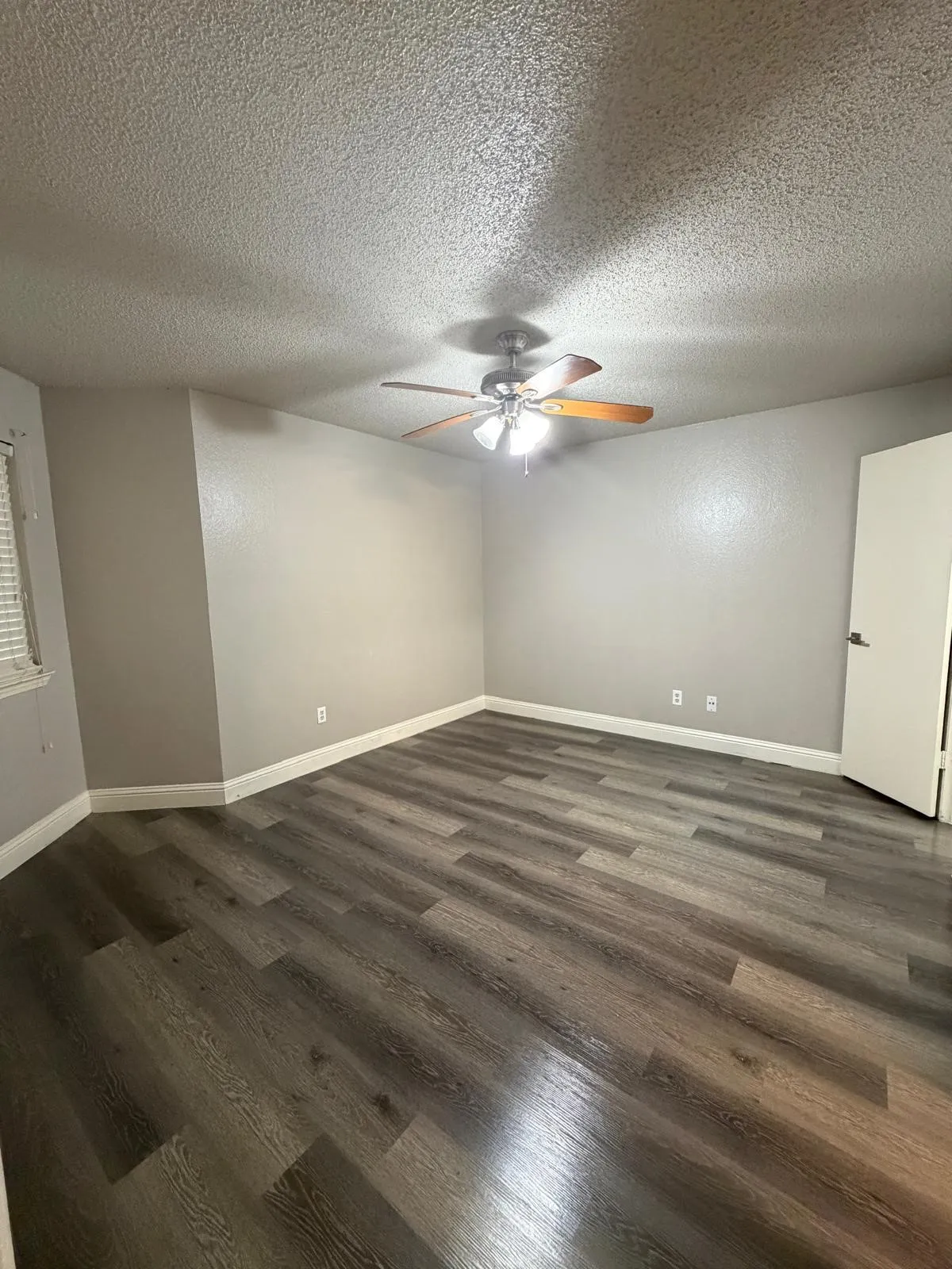 Townhouse For Sale in Tarrant County , 2304 Balsam Drive E107, Arlington, Texas 76006, 2 Bedroom, 1 Bathroom, Garage spaces, 808 Sqft, built in 1981, mls#21300283, Real Estate Agent in Arlington, Homes For Sale in Tarrant county, Homes For Sale in Arlington, Realtor in Arlington Texas, Real Estate Brokerage Independent Realty Texas, Luminita Cordes Realtor