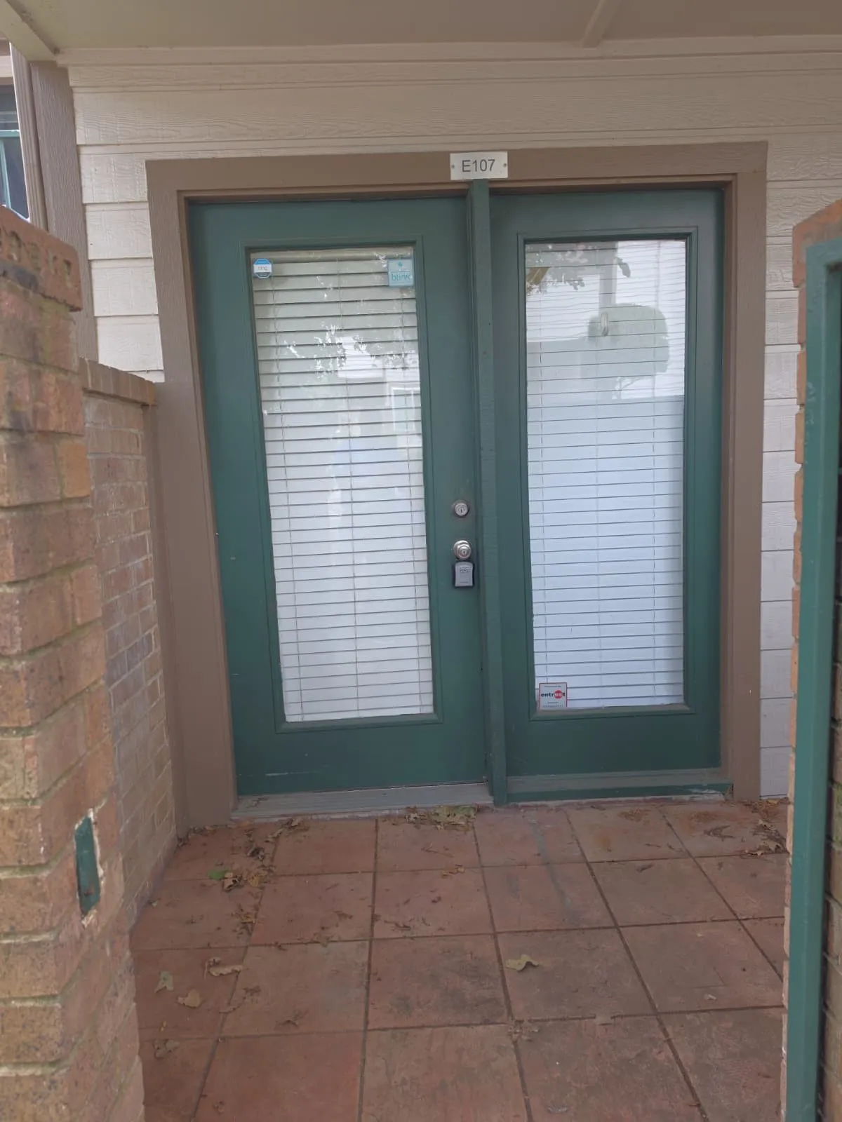 Townhouse For Sale in Tarrant County , 2304 Balsam Drive E107, Arlington, Texas 76006, 2 Bedroom, 1 Bathroom, Garage spaces, 808 Sqft, built in 1981, mls#21300283, Real Estate Agent in Arlington, Homes For Sale in Tarrant county, Homes For Sale in Arlington, Realtor in Arlington Texas, Real Estate Brokerage Independent Realty Texas, Luminita Cordes Realtor
