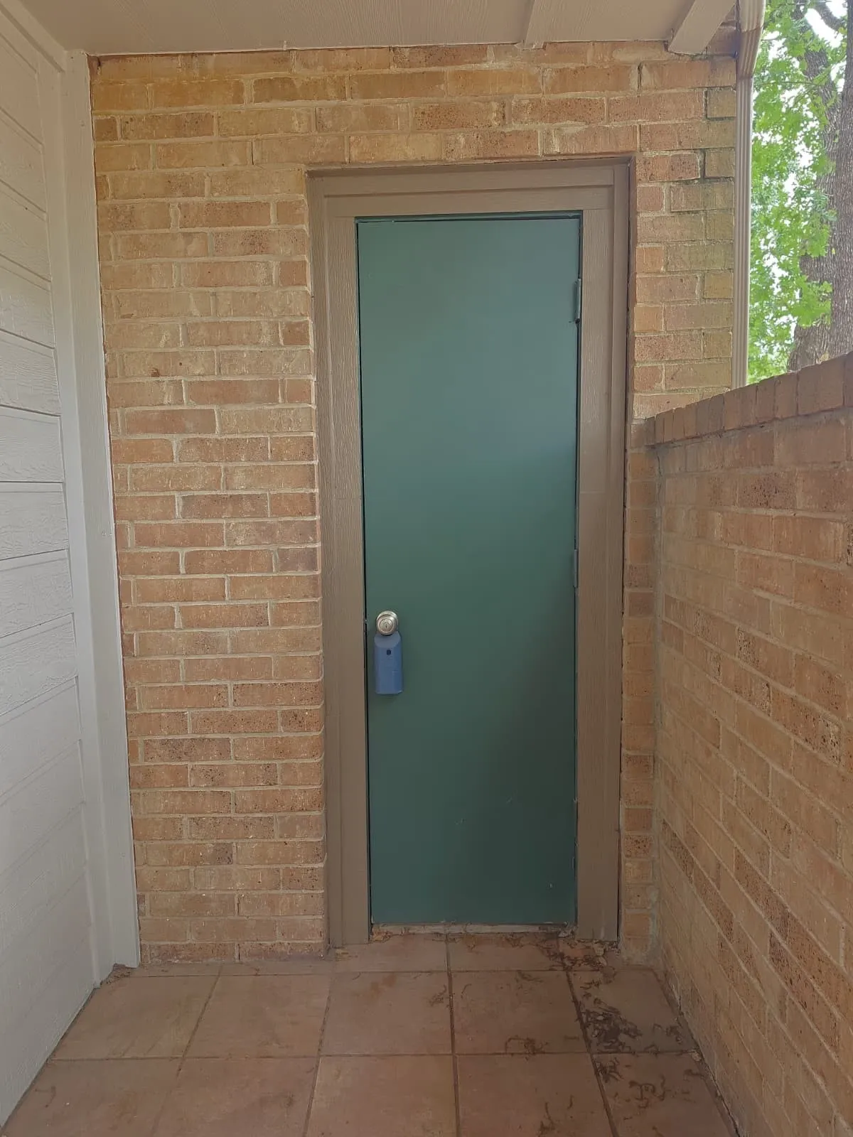 Townhouse For Sale in Tarrant County , 2304 Balsam Drive E107, Arlington, Texas 76006, 2 Bedroom, 1 Bathroom, Garage spaces, 808 Sqft, built in 1981, mls#21300283, Real Estate Agent in Arlington, Homes For Sale in Tarrant county, Homes For Sale in Arlington, Realtor in Arlington Texas, Real Estate Brokerage Independent Realty Texas, Luminita Cordes Realtor