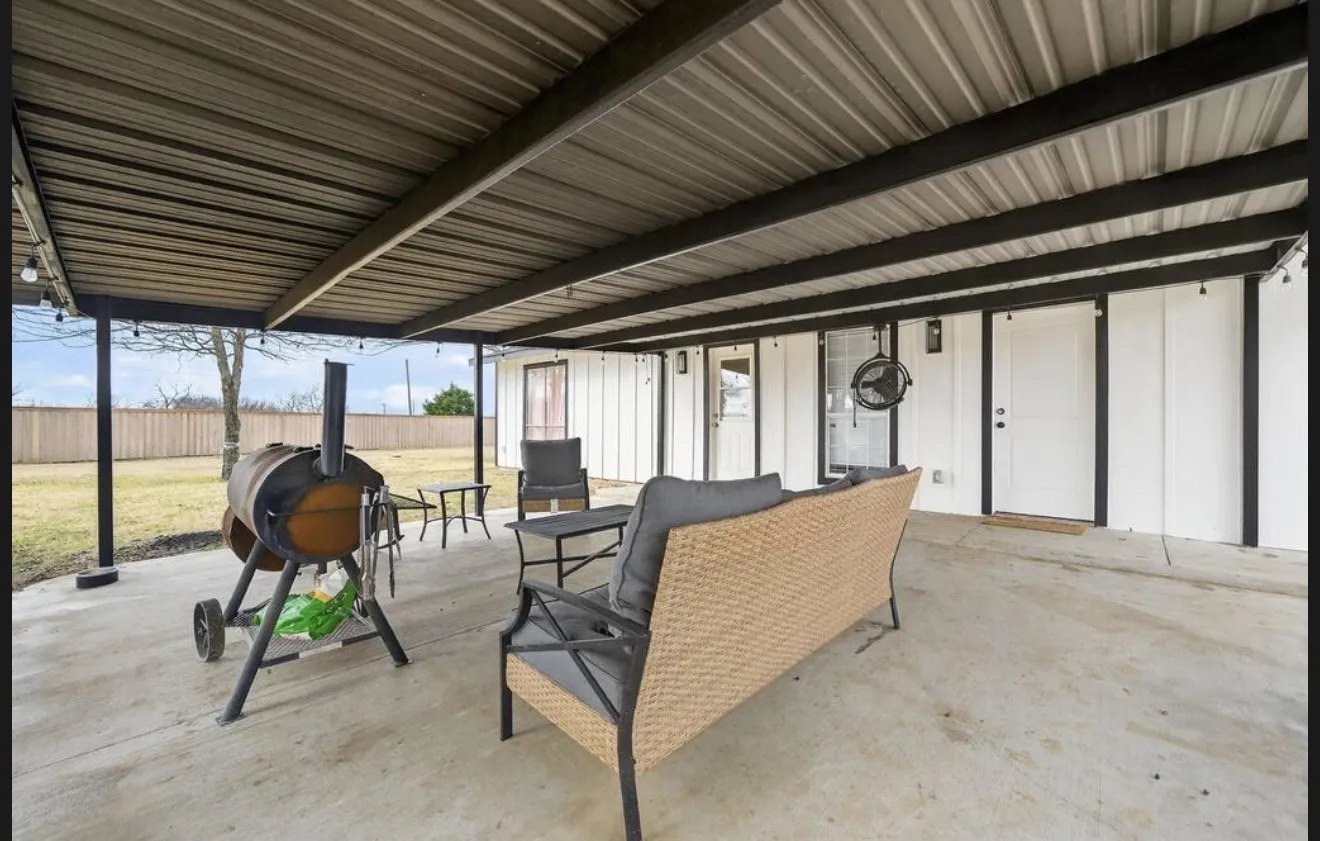 Single Family Residence For Sale in Kaufman County , 11474 Fm 3094, Scurry, Texas 75158, 3 Bedroom, 2 Bathroom, 2 Garage spaces, 1,560 Sqft, built in 1998, mls#21301822, Real Estate Agent in Scurry, Homes For Sale in Kaufman county, Homes For Sale in Scurry, Realtor in Scurry Texas, Real Estate Brokerage Independent Realty Texas, Luminita Cordes Realtor