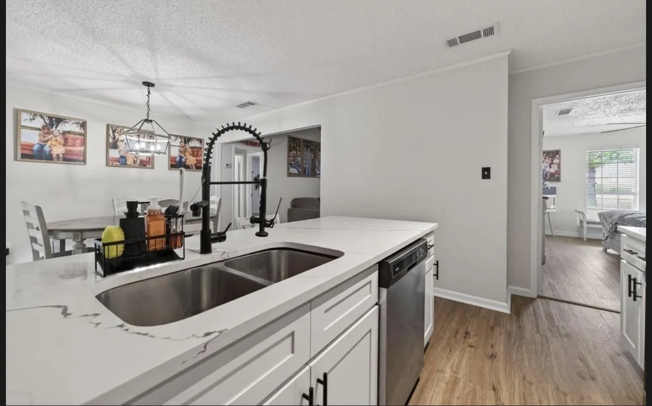 Single Family Residence For Sale in Kaufman County , 11474 Fm 3094, Scurry, Texas 75158, 3 Bedroom, 2 Bathroom, 2 Garage spaces, 1,560 Sqft, built in 1998, mls#21301822, Real Estate Agent in Scurry, Homes For Sale in Kaufman county, Homes For Sale in Scurry, Realtor in Scurry Texas, Real Estate Brokerage Independent Realty Texas, Luminita Cordes Realtor