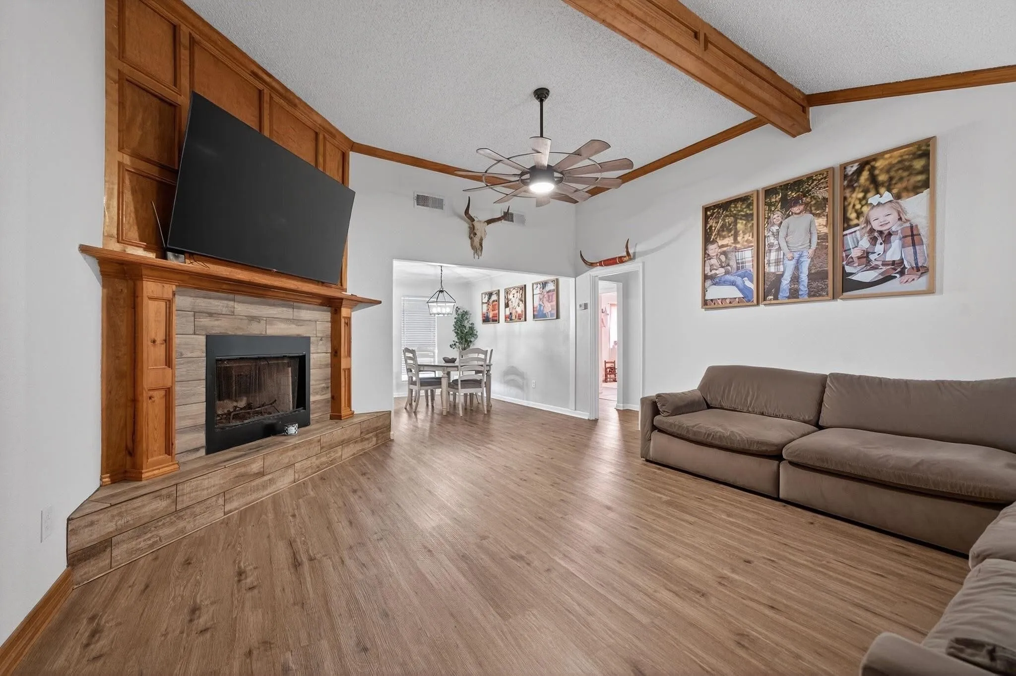 Single Family Residence For Sale in Kaufman County , 11474 Fm 3094, Scurry, Texas 75158, 3 Bedroom, 2 Bathroom, 2 Garage spaces, 1,560 Sqft, built in 1998, mls#21301822, Real Estate Agent in Scurry, Homes For Sale in Kaufman county, Homes For Sale in Scurry, Realtor in Scurry Texas, Real Estate Brokerage Independent Realty Texas, Luminita Cordes Realtor