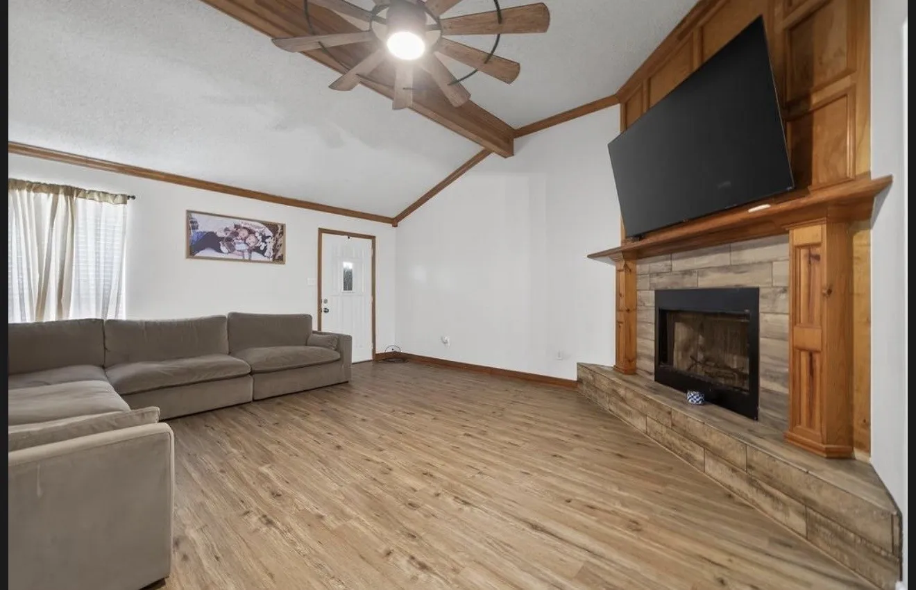 Single Family Residence For Sale in Kaufman County , 11474 Fm 3094, Scurry, Texas 75158, 3 Bedroom, 2 Bathroom, 2 Garage spaces, 1,560 Sqft, built in 1998, mls#21301822, Real Estate Agent in Scurry, Homes For Sale in Kaufman county, Homes For Sale in Scurry, Realtor in Scurry Texas, Real Estate Brokerage Independent Realty Texas, Luminita Cordes Realtor