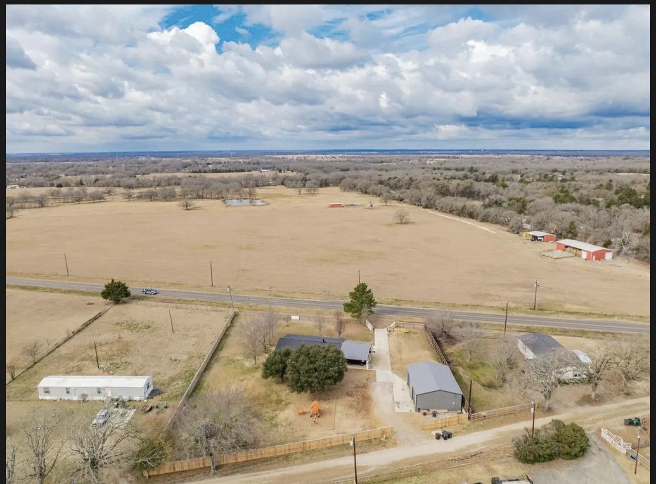 Single Family Residence For Sale in Kaufman County , 11474 Fm 3094, Scurry, Texas 75158, 3 Bedroom, 2 Bathroom, 2 Garage spaces, 1,560 Sqft, built in 1998, mls#21301822, Real Estate Agent in Scurry, Homes For Sale in Kaufman county, Homes For Sale in Scurry, Realtor in Scurry Texas, Real Estate Brokerage Independent Realty Texas, Luminita Cordes Realtor