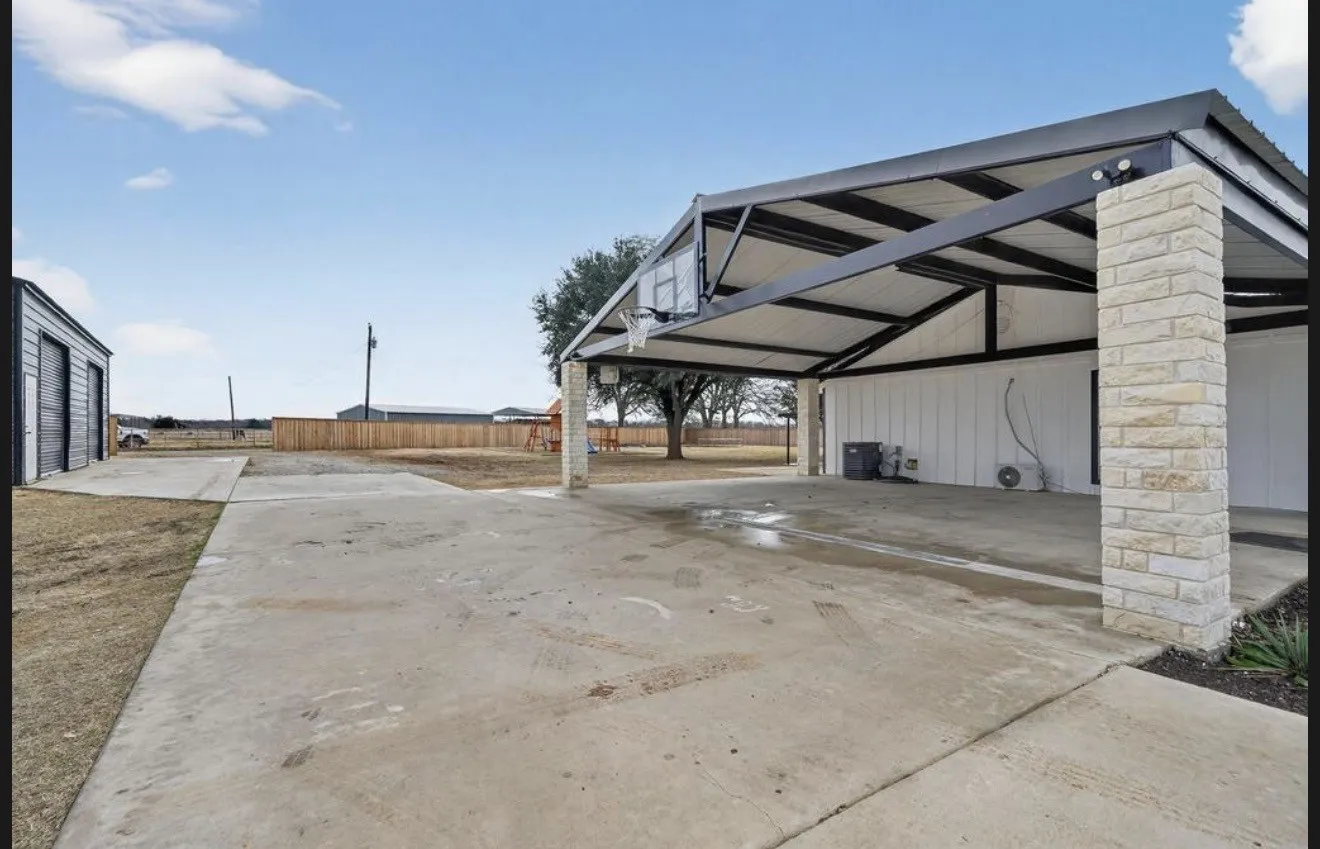 Single Family Residence For Sale in Kaufman County , 11474 Fm 3094, Scurry, Texas 75158, 3 Bedroom, 2 Bathroom, 2 Garage spaces, 1,560 Sqft, built in 1998, mls#21301822, Real Estate Agent in Scurry, Homes For Sale in Kaufman county, Homes For Sale in Scurry, Realtor in Scurry Texas, Real Estate Brokerage Independent Realty Texas, Luminita Cordes Realtor