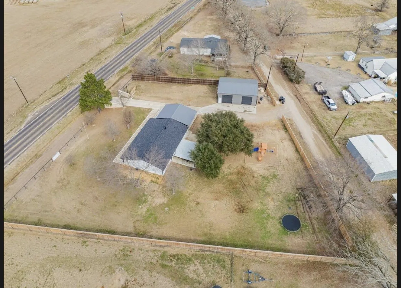 Single Family Residence For Sale in Kaufman County , 11474 Fm 3094, Scurry, Texas 75158, 3 Bedroom, 2 Bathroom, 2 Garage spaces, 1,560 Sqft, built in 1998, mls#21301822, Real Estate Agent in Scurry, Homes For Sale in Kaufman county, Homes For Sale in Scurry, Realtor in Scurry Texas, Real Estate Brokerage Independent Realty Texas, Luminita Cordes Realtor