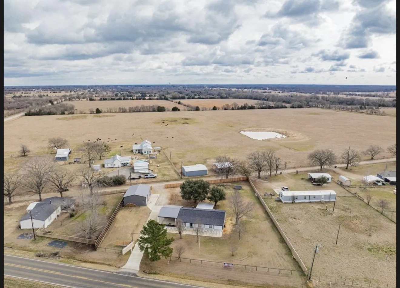 Single Family Residence For Sale in Kaufman County , 11474 Fm 3094, Scurry, Texas 75158, 3 Bedroom, 2 Bathroom, 2 Garage spaces, 1,560 Sqft, built in 1998, mls#21301822, Real Estate Agent in Scurry, Homes For Sale in Kaufman county, Homes For Sale in Scurry, Realtor in Scurry Texas, Real Estate Brokerage Independent Realty Texas, Luminita Cordes Realtor