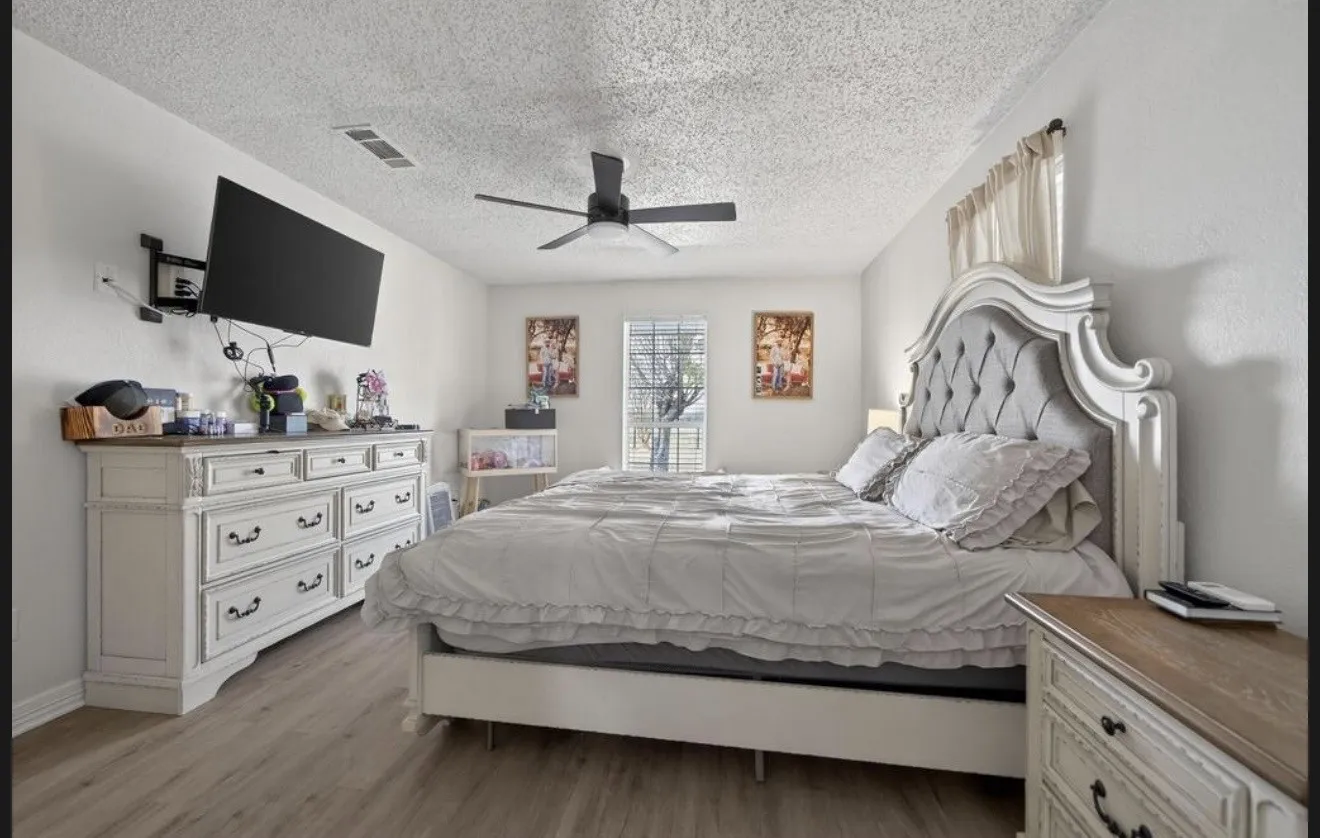 Single Family Residence For Sale in Kaufman County , 11474 Fm 3094, Scurry, Texas 75158, 3 Bedroom, 2 Bathroom, 2 Garage spaces, 1,560 Sqft, built in 1998, mls#21301822, Real Estate Agent in Scurry, Homes For Sale in Kaufman county, Homes For Sale in Scurry, Realtor in Scurry Texas, Real Estate Brokerage Independent Realty Texas, Luminita Cordes Realtor