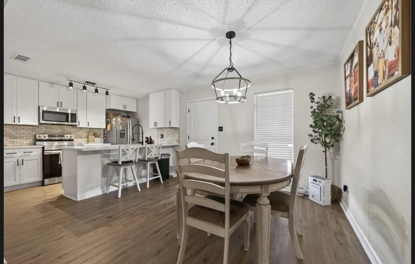 Single Family Residence For Sale in Kaufman County , 11474 Fm 3094, Scurry, Texas 75158, 3 Bedroom, 2 Bathroom, 2 Garage spaces, 1,560 Sqft, built in 1998, mls#21301822, Real Estate Agent in Scurry, Homes For Sale in Kaufman county, Homes For Sale in Scurry, Realtor in Scurry Texas, Real Estate Brokerage Independent Realty Texas, Luminita Cordes Realtor