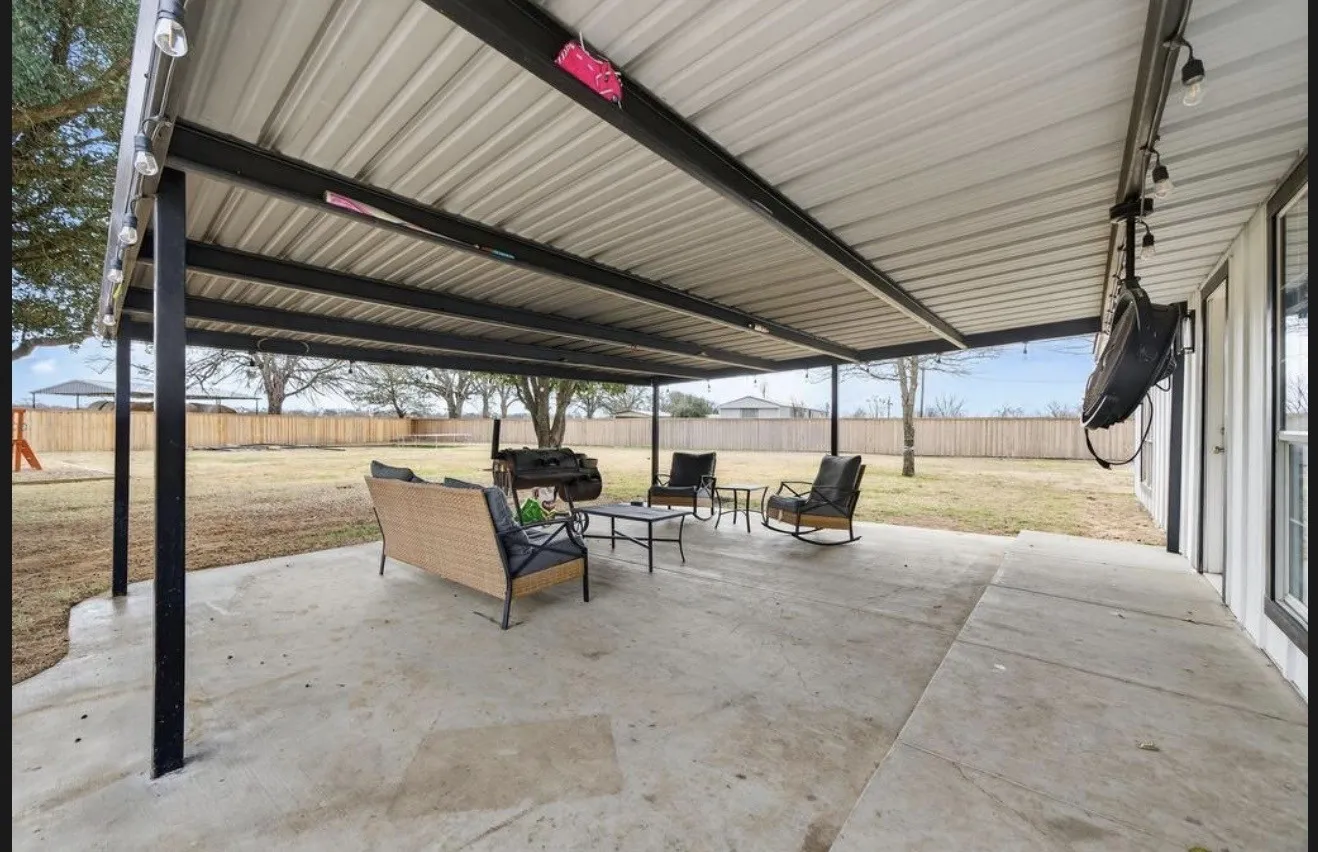 Single Family Residence For Sale in Kaufman County , 11474 Fm 3094, Scurry, Texas 75158, 3 Bedroom, 2 Bathroom, 2 Garage spaces, 1,560 Sqft, built in 1998, mls#21301822, Real Estate Agent in Scurry, Homes For Sale in Kaufman county, Homes For Sale in Scurry, Realtor in Scurry Texas, Real Estate Brokerage Independent Realty Texas, Luminita Cordes Realtor