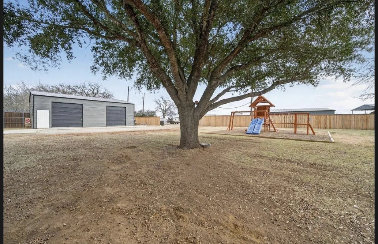 Single Family Residence For Sale in Kaufman County , 11474 Fm 3094, Scurry, Texas 75158, 3 Bedroom, 2 Bathroom, 2 Garage spaces, 1,560 Sqft, built in 1998, mls#21301822, Real Estate Agent in Scurry, Homes For Sale in Kaufman county, Homes For Sale in Scurry, Realtor in Scurry Texas, Real Estate Brokerage Independent Realty Texas, Luminita Cordes Realtor