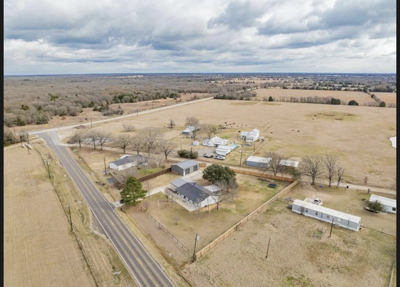 Single Family Residence For Sale in Kaufman County , 11474 Fm 3094, Scurry, Texas 75158, 3 Bedroom, 2 Bathroom, 2 Garage spaces, 1,560 Sqft, built in 1998, mls#21301822, Real Estate Agent in Scurry, Homes For Sale in Kaufman county, Homes For Sale in Scurry, Realtor in Scurry Texas, Real Estate Brokerage Independent Realty Texas, Luminita Cordes Realtor