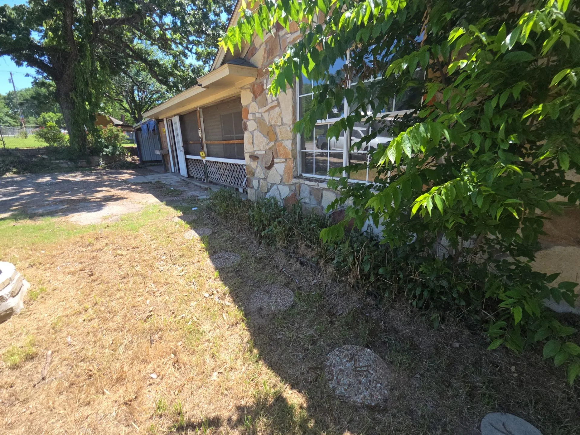 Single Family Residence For Sale in Parker County , 609 Bryan Street, Weatherford, Texas 76086, 3 Bedroom, 2 Bathroom, Garage spaces, 1,730 Sqft, built in 1998, mls#21302958, Real Estate Agent in Weatherford, Homes For Sale in Parker county, Homes For Sale in Weatherford, Realtor in Weatherford Texas, Real Estate Brokerage Independent Realty Texas, Luminita Cordes Realtor