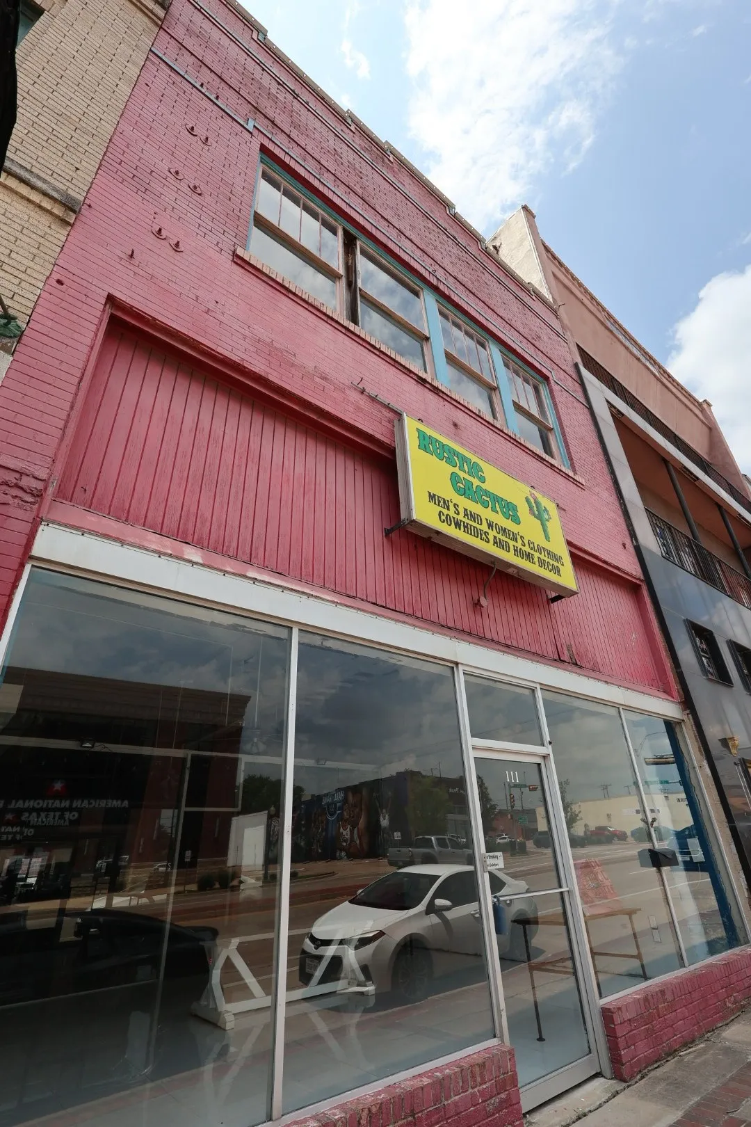 Retail For Sale in Kaufman County , 111 W Moore Avenue, Terrell, Texas 75160, 0, 0, Garage spaces, 0 Sqft, built in 1885, mls#21302942, Real Estate Agent in Terrell, Homes For Sale in Kaufman county, Homes For Sale in Terrell, Realtor in Terrell Texas, Real Estate Brokerage Independent Realty Texas, Luminita Cordes Realtor
