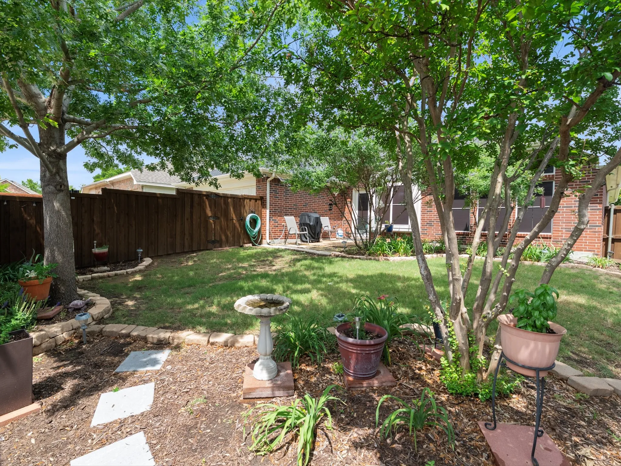 Single Family Residence For Sale in Collin County , 7317 Stone Hearth Drive, Frisco, Texas 75035, 3 Bedroom, 2 Bathroom, 2 Garage spaces, 1,904 Sqft, built in 1998, mls#21302961, Real Estate Agent in Frisco, Homes For Sale in Collin county, Homes For Sale in Frisco, Realtor in Frisco Texas, Real Estate Brokerage Independent Realty Texas, Luminita Cordes Realtor