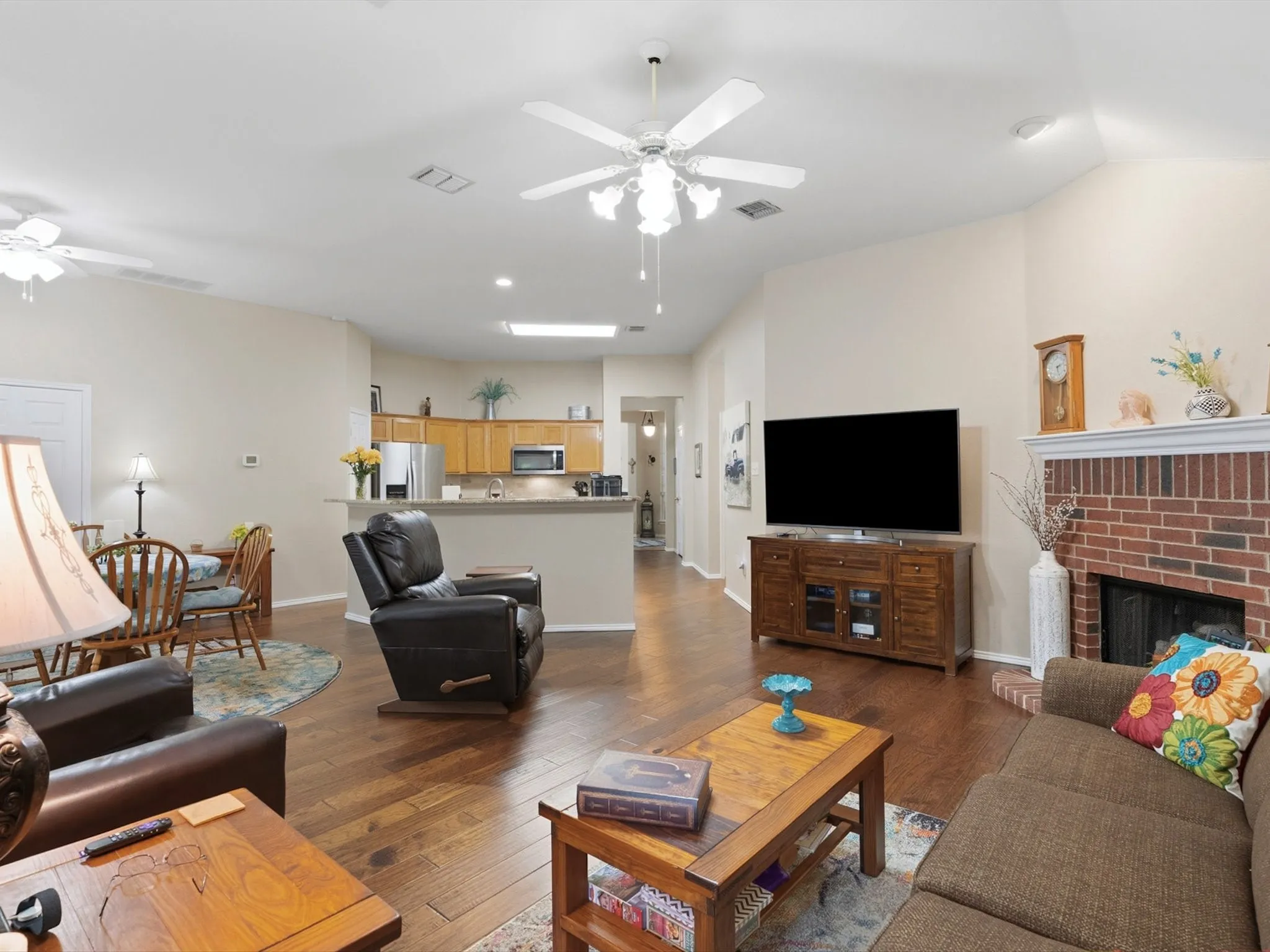 Single Family Residence For Sale in Collin County , 7317 Stone Hearth Drive, Frisco, Texas 75035, 3 Bedroom, 2 Bathroom, 2 Garage spaces, 1,904 Sqft, built in 1998, mls#21302961, Real Estate Agent in Frisco, Homes For Sale in Collin county, Homes For Sale in Frisco, Realtor in Frisco Texas, Real Estate Brokerage Independent Realty Texas, Luminita Cordes Realtor