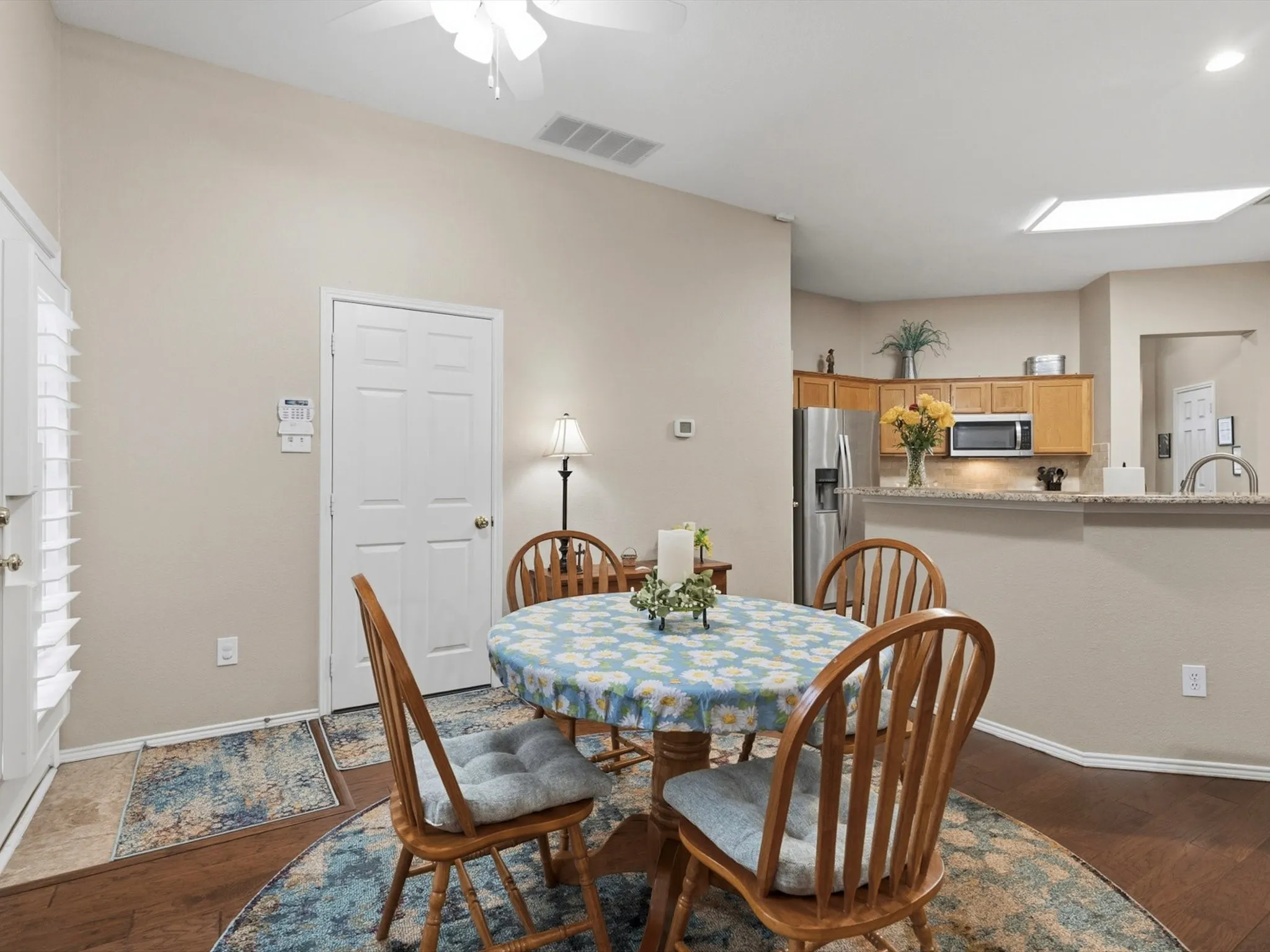 Single Family Residence For Sale in Collin County , 7317 Stone Hearth Drive, Frisco, Texas 75035, 3 Bedroom, 2 Bathroom, 2 Garage spaces, 1,904 Sqft, built in 1998, mls#21302961, Real Estate Agent in Frisco, Homes For Sale in Collin county, Homes For Sale in Frisco, Realtor in Frisco Texas, Real Estate Brokerage Independent Realty Texas, Luminita Cordes Realtor