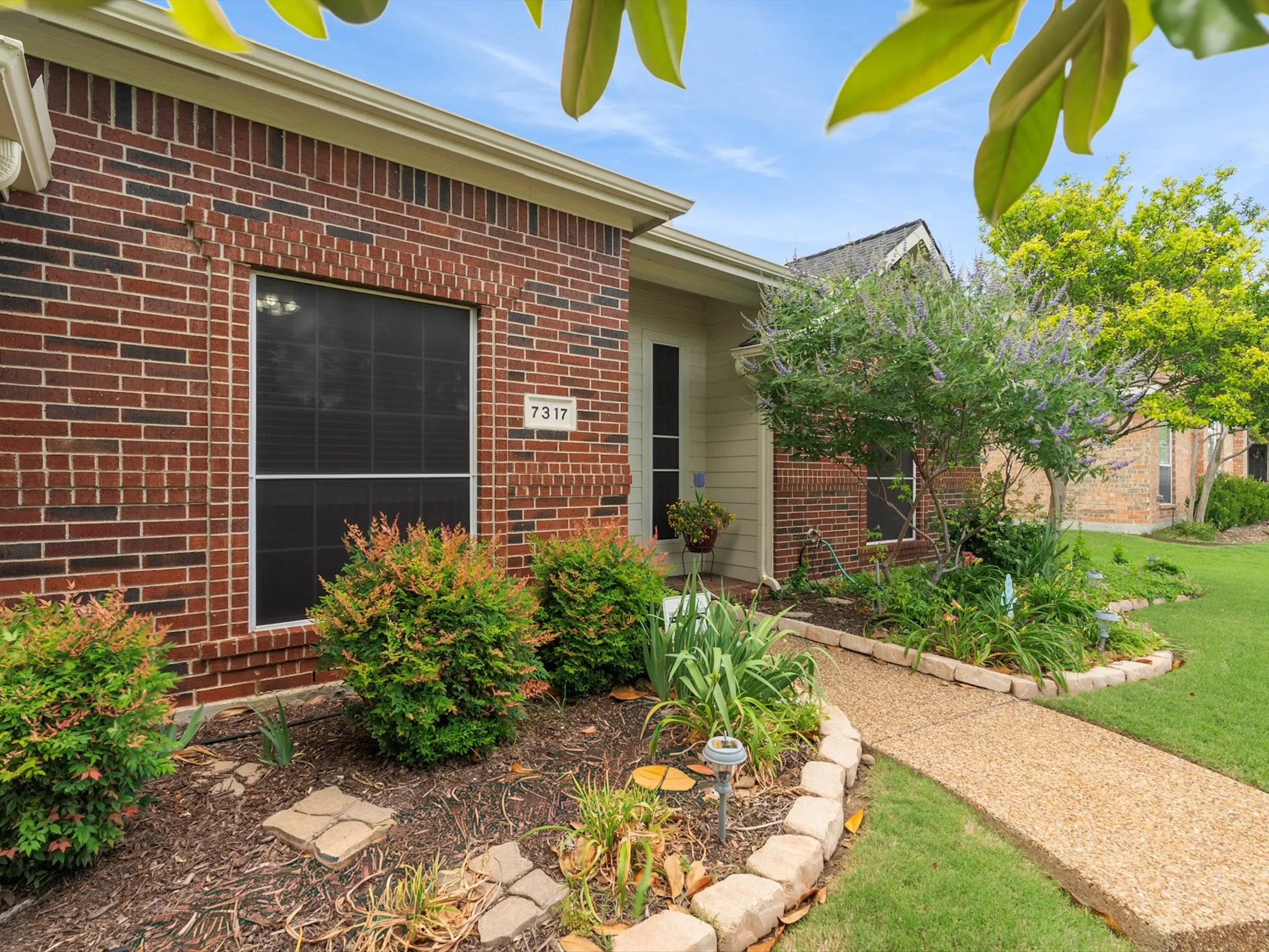 Single Family Residence For Sale in Collin County , 7317 Stone Hearth Drive, Frisco, Texas 75035, 3 Bedroom, 2 Bathroom, 2 Garage spaces, 1,904 Sqft, built in 1998, mls#21302961, Real Estate Agent in Frisco, Homes For Sale in Collin county, Homes For Sale in Frisco, Realtor in Frisco Texas, Real Estate Brokerage Independent Realty Texas, Luminita Cordes Realtor
