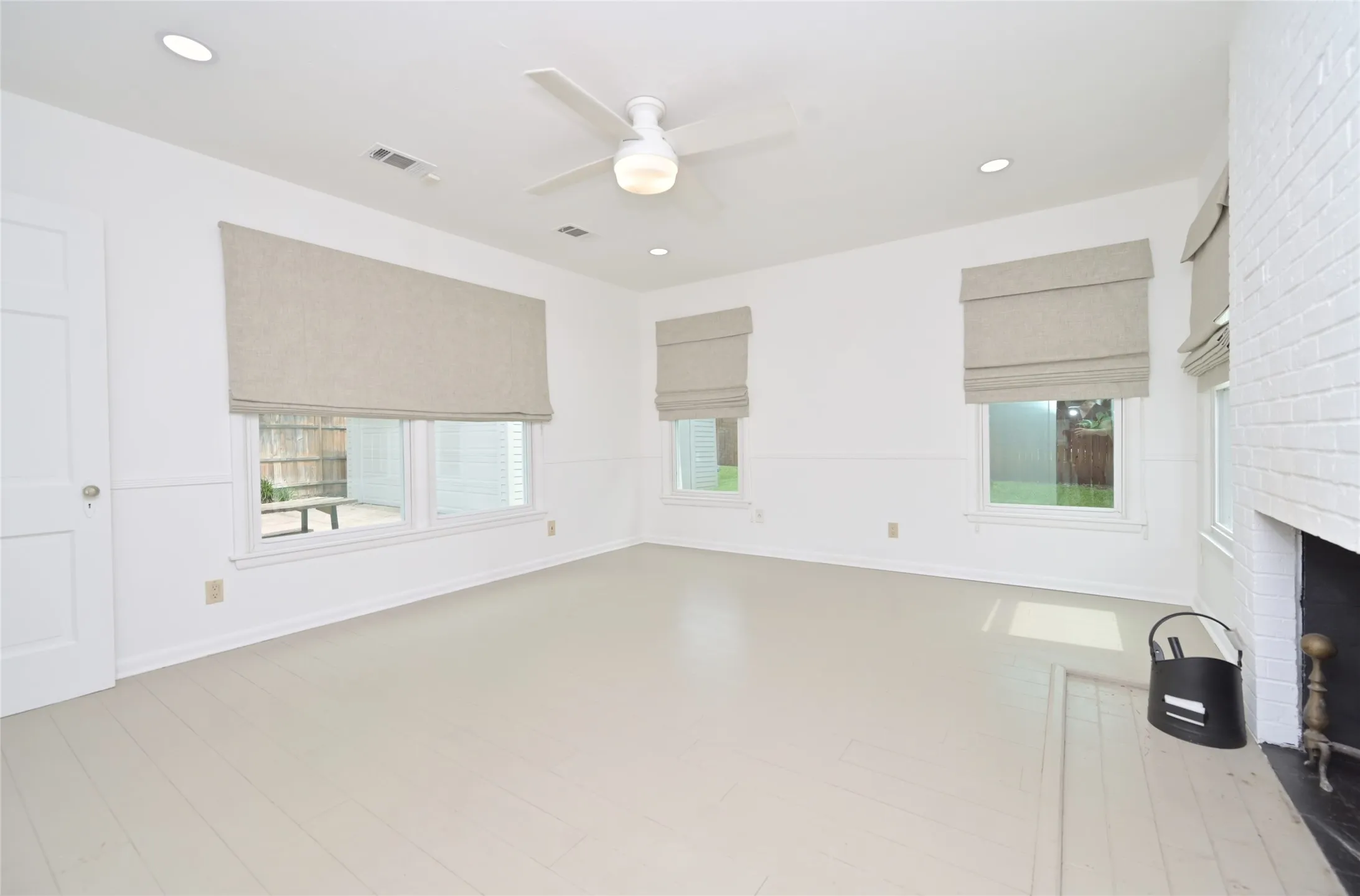 Single Family Residence For Sale in Dallas County , 2226 Carnes Street, Dallas, Texas 75208, 3 Bedroom, 2 Bathroom, 2 Garage spaces, 1,643 Sqft, built in 1940, mls#21222469, Real Estate Agent in Dallas, Homes For Sale in Dallas county, Homes For Sale in Dallas, Realtor in Dallas Texas, Real Estate Brokerage Independent Realty Texas, Luminita Cordes Realtor