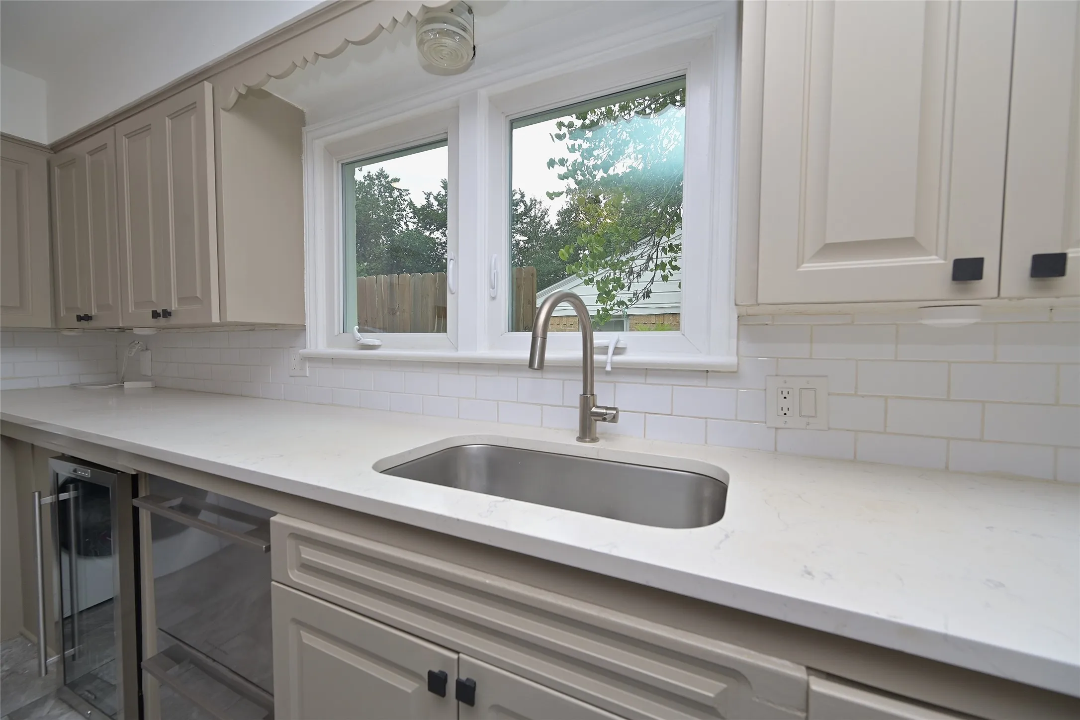 Single bowl stainless steek sink