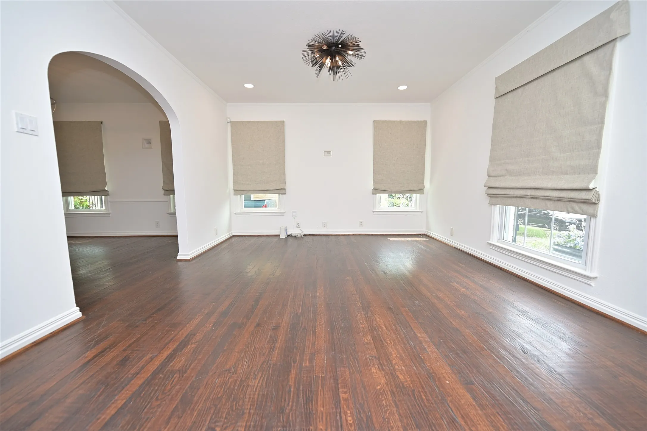 Single Family Residence For Sale in Dallas County , 2226 Carnes Street, Dallas, Texas 75208, 3 Bedroom, 2 Bathroom, 2 Garage spaces, 1,643 Sqft, built in 1940, mls#21222469, Real Estate Agent in Dallas, Homes For Sale in Dallas county, Homes For Sale in Dallas, Realtor in Dallas Texas, Real Estate Brokerage Independent Realty Texas, Luminita Cordes Realtor