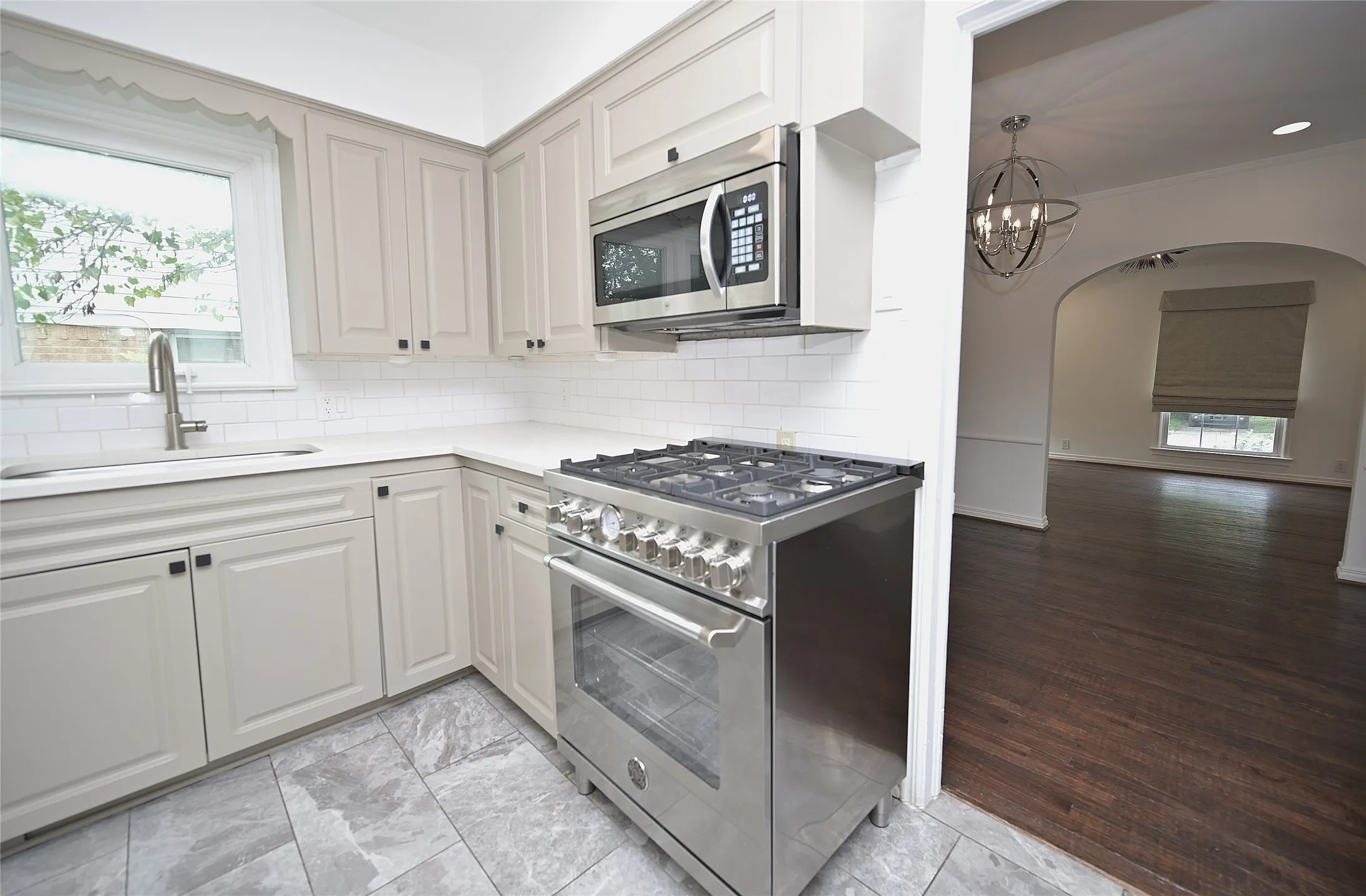 SS 5 Burner Gas range & built in microwave