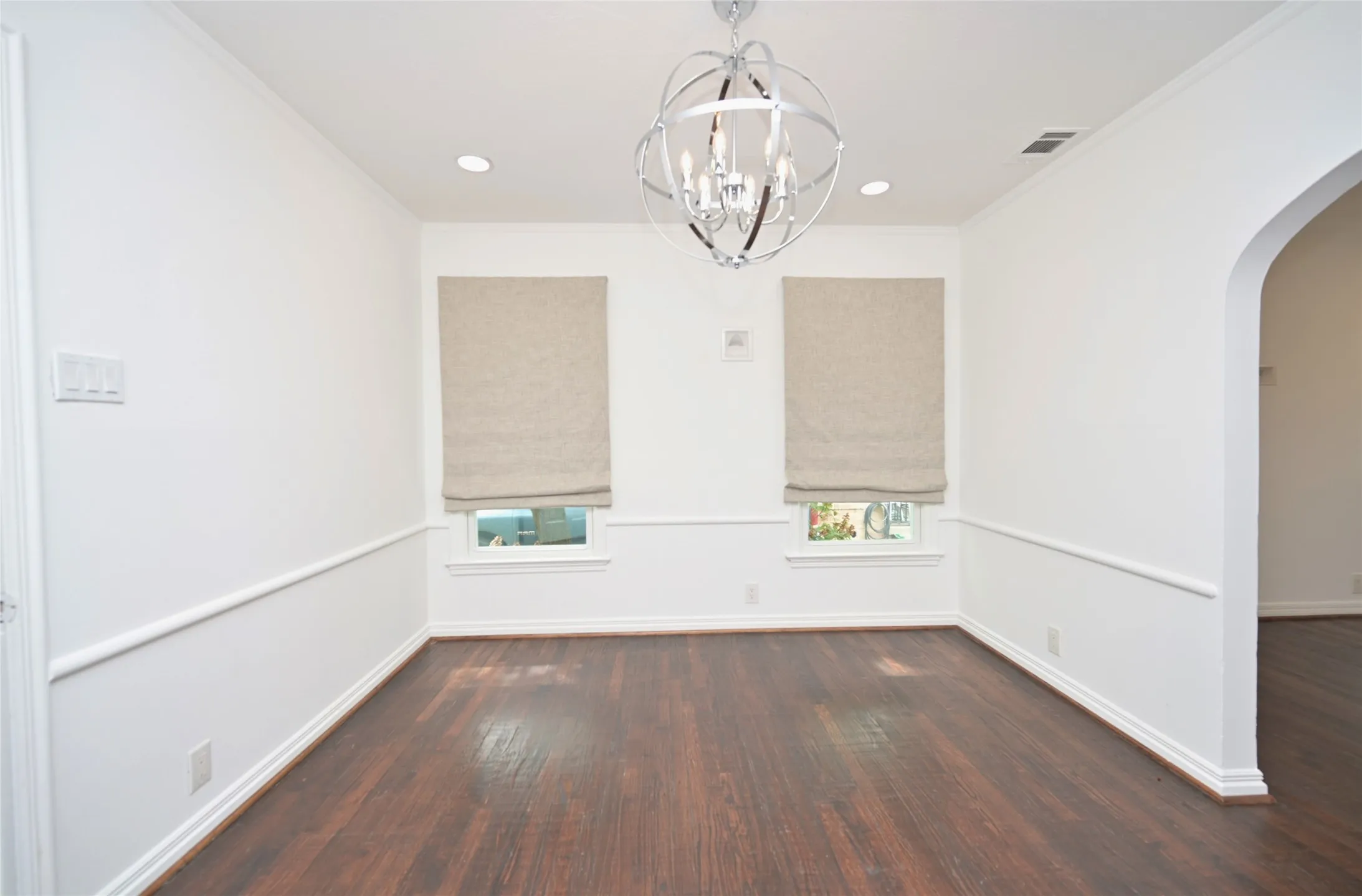 Single Family Residence For Sale in Dallas County , 2226 Carnes Street, Dallas, Texas 75208, 3 Bedroom, 2 Bathroom, 2 Garage spaces, 1,643 Sqft, built in 1940, mls#21222469, Real Estate Agent in Dallas, Homes For Sale in Dallas county, Homes For Sale in Dallas, Realtor in Dallas Texas, Real Estate Brokerage Independent Realty Texas, Luminita Cordes Realtor