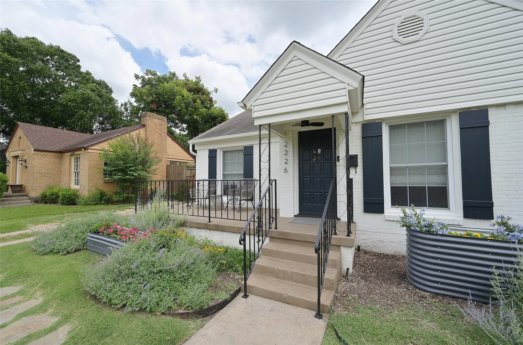 Wide front sitting porch