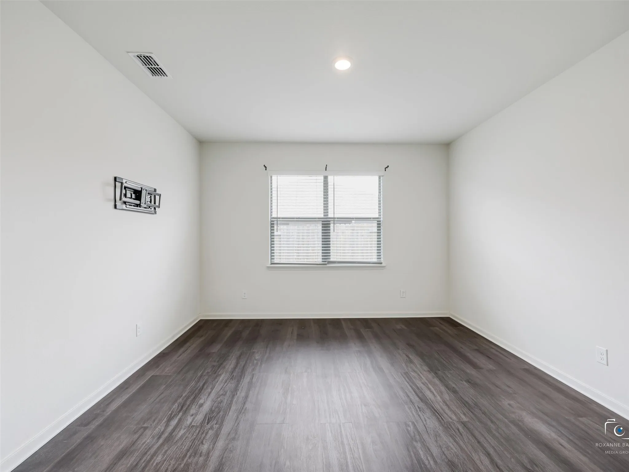 Wood-finish flooring with neutral wall tones