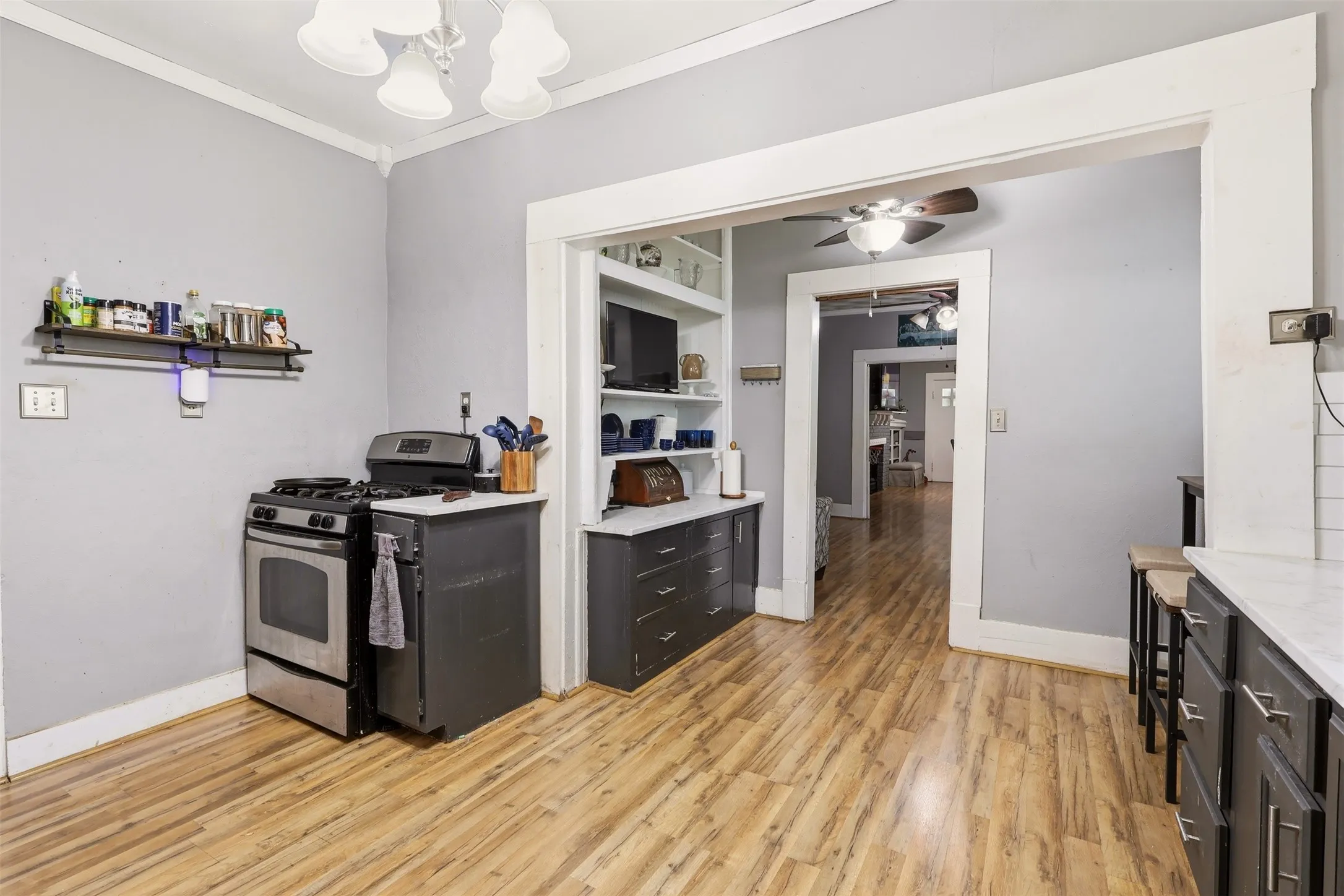 Single Family Residence For Sale in Dallas County , 908 N Winnetka Avenue, Dallas, Texas 75208, 2 Bedroom, 3 Bathroom, 2 Garage spaces, 1,704 Sqft, built in 1918, mls#21302991, Real Estate Agent in Dallas, Homes For Sale in Dallas county, Homes For Sale in Dallas, Realtor in Dallas Texas, Real Estate Brokerage Independent Realty Texas, Luminita Cordes Realtor