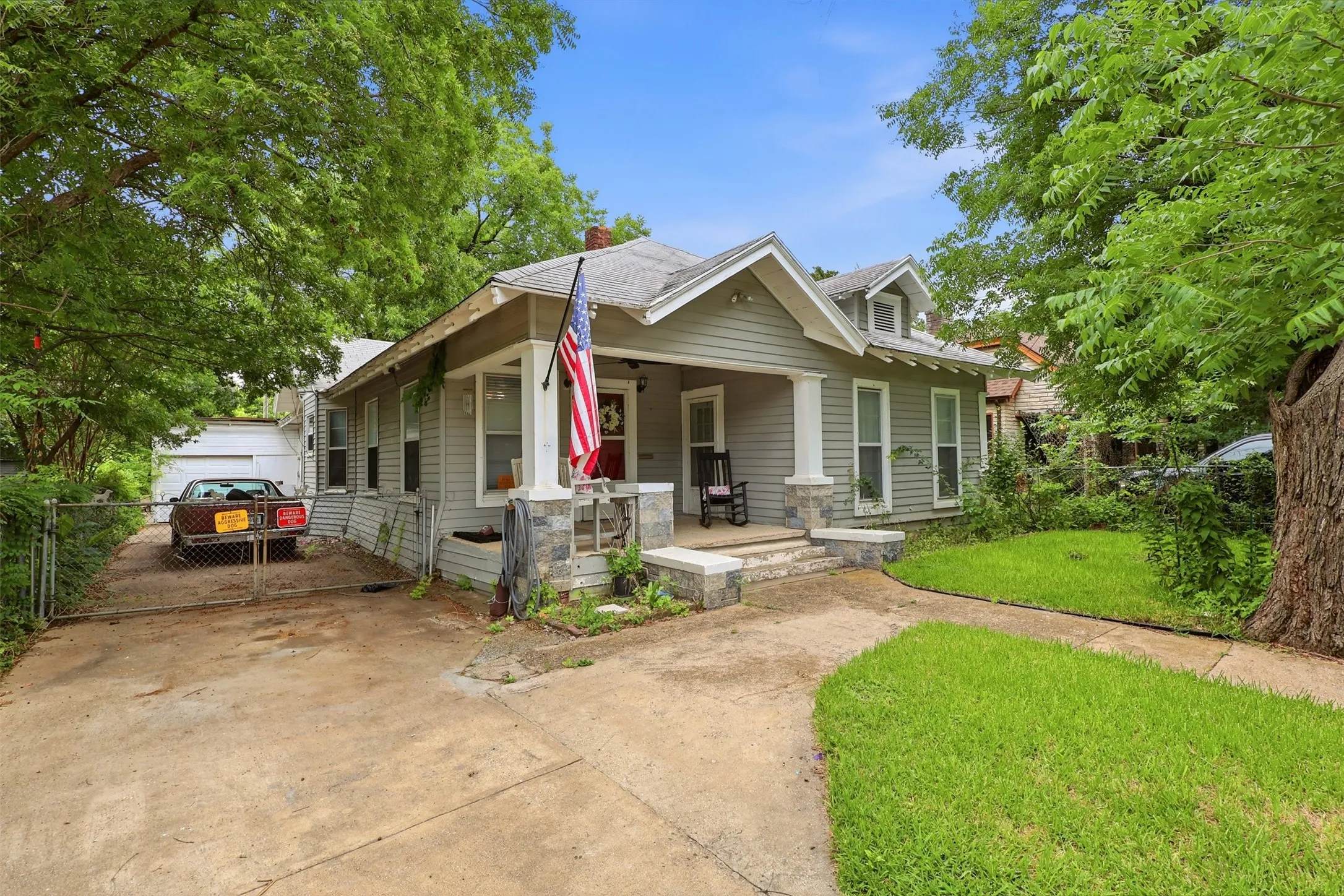 Single Family Residence For Sale in Dallas County , 908 N Winnetka Avenue, Dallas, Texas 75208, 2 Bedroom, 3 Bathroom, 2 Garage spaces, 1,704 Sqft, built in 1918, mls#21302991, Real Estate Agent in Dallas, Homes For Sale in Dallas county, Homes For Sale in Dallas, Realtor in Dallas Texas, Real Estate Brokerage Independent Realty Texas, Luminita Cordes Realtor
