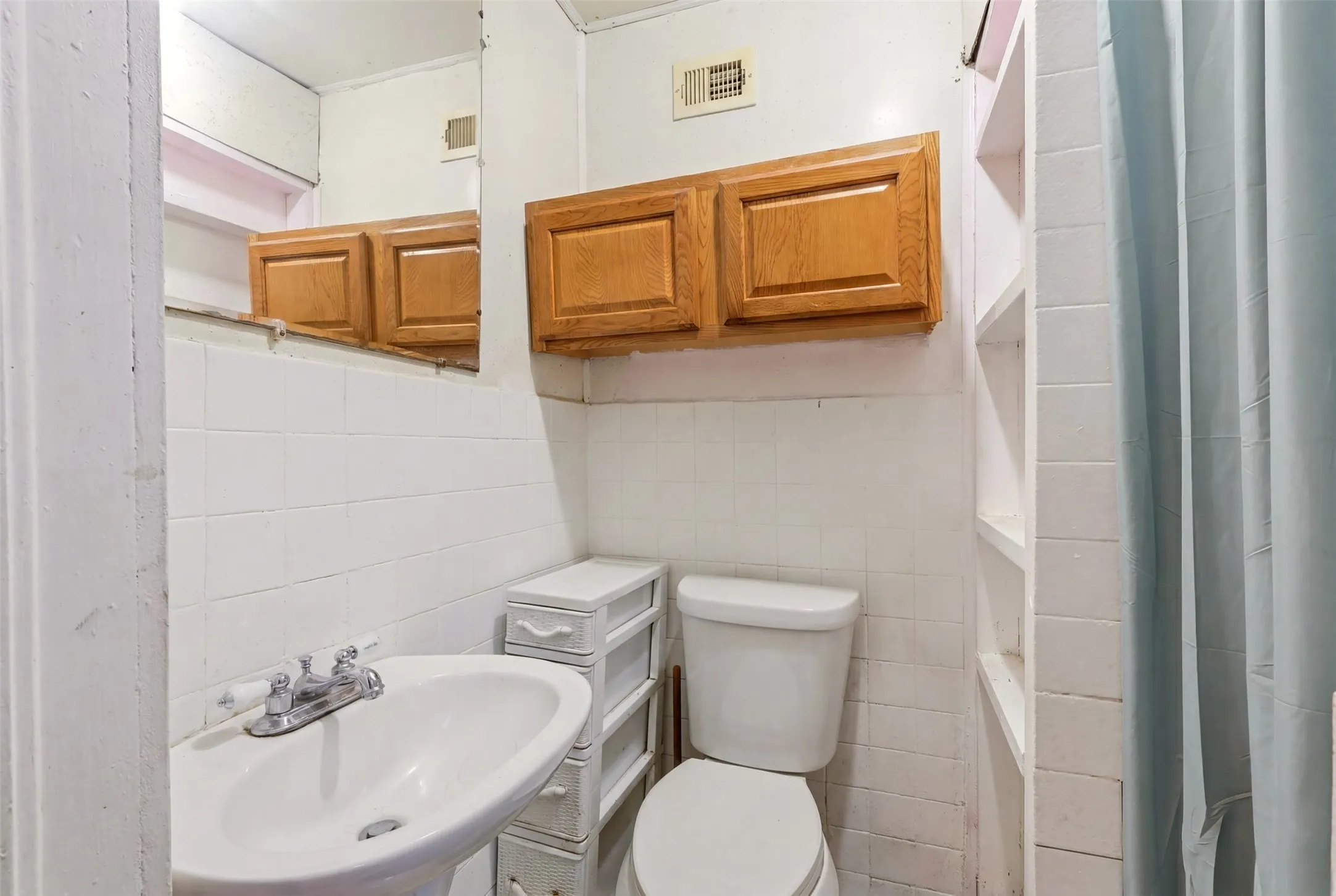 Single Family Residence For Sale in Dallas County , 908 N Winnetka Avenue, Dallas, Texas 75208, 2 Bedroom, 3 Bathroom, 2 Garage spaces, 1,704 Sqft, built in 1918, mls#21302991, Real Estate Agent in Dallas, Homes For Sale in Dallas county, Homes For Sale in Dallas, Realtor in Dallas Texas, Real Estate Brokerage Independent Realty Texas, Luminita Cordes Realtor